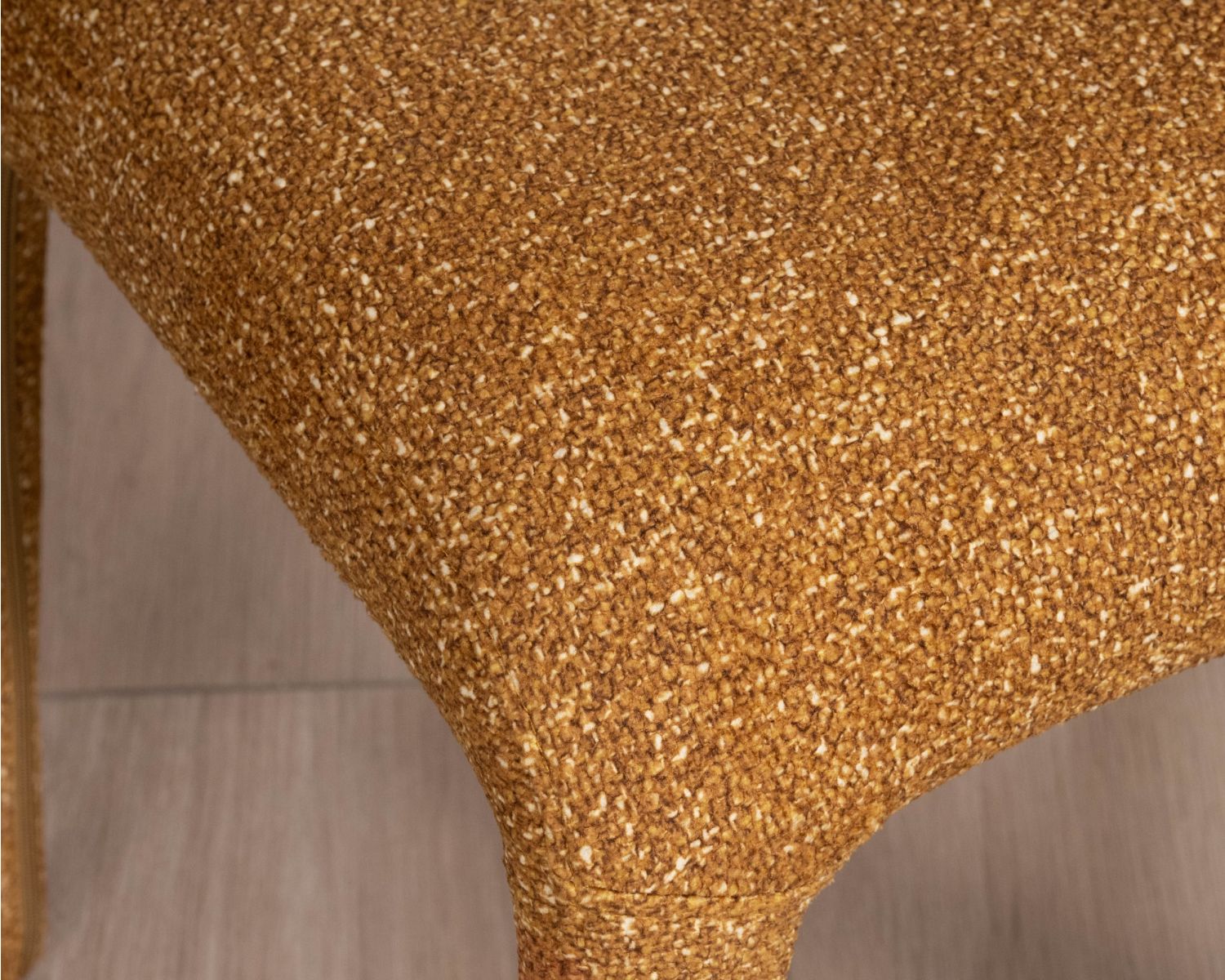 Lot de 2 chaises de repas design “Milano” revêtement intégral tissu jaune moutarde