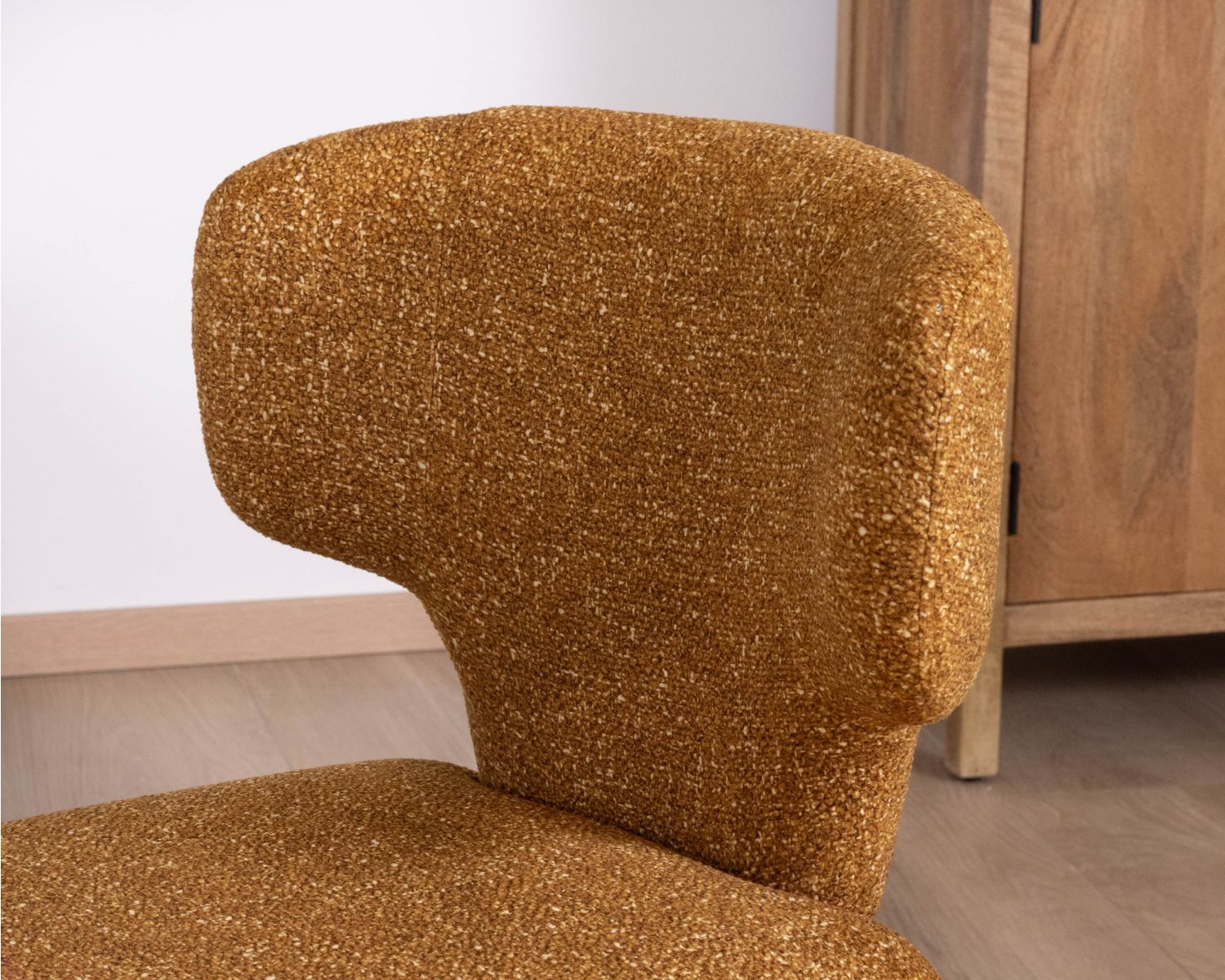 Lot de 2 chaises de repas design “Milano” revêtement intégral tissu jaune moutarde