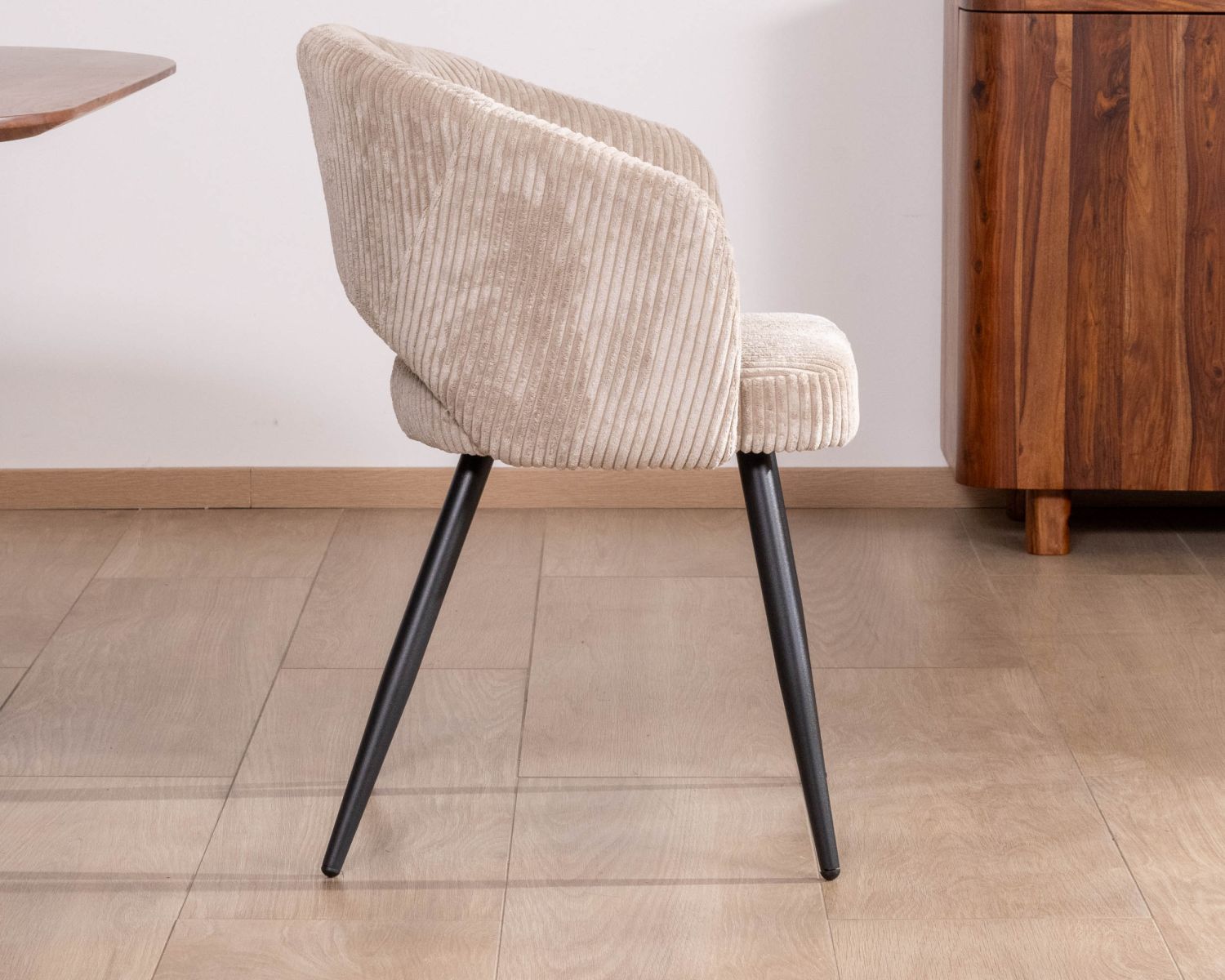 Lot de 2 chaises vintage en velours côtelé blanc cassé et pieds métal noir "Sonate"