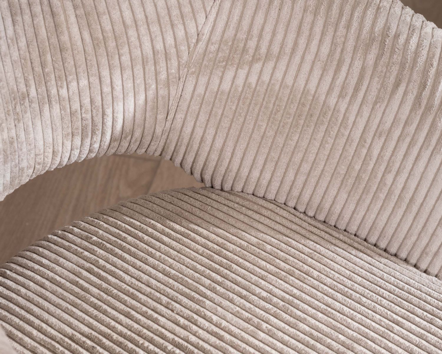 Lot de 2 chaises vintage en velours côtelé blanc cassé et pieds métal noir "Sonate"