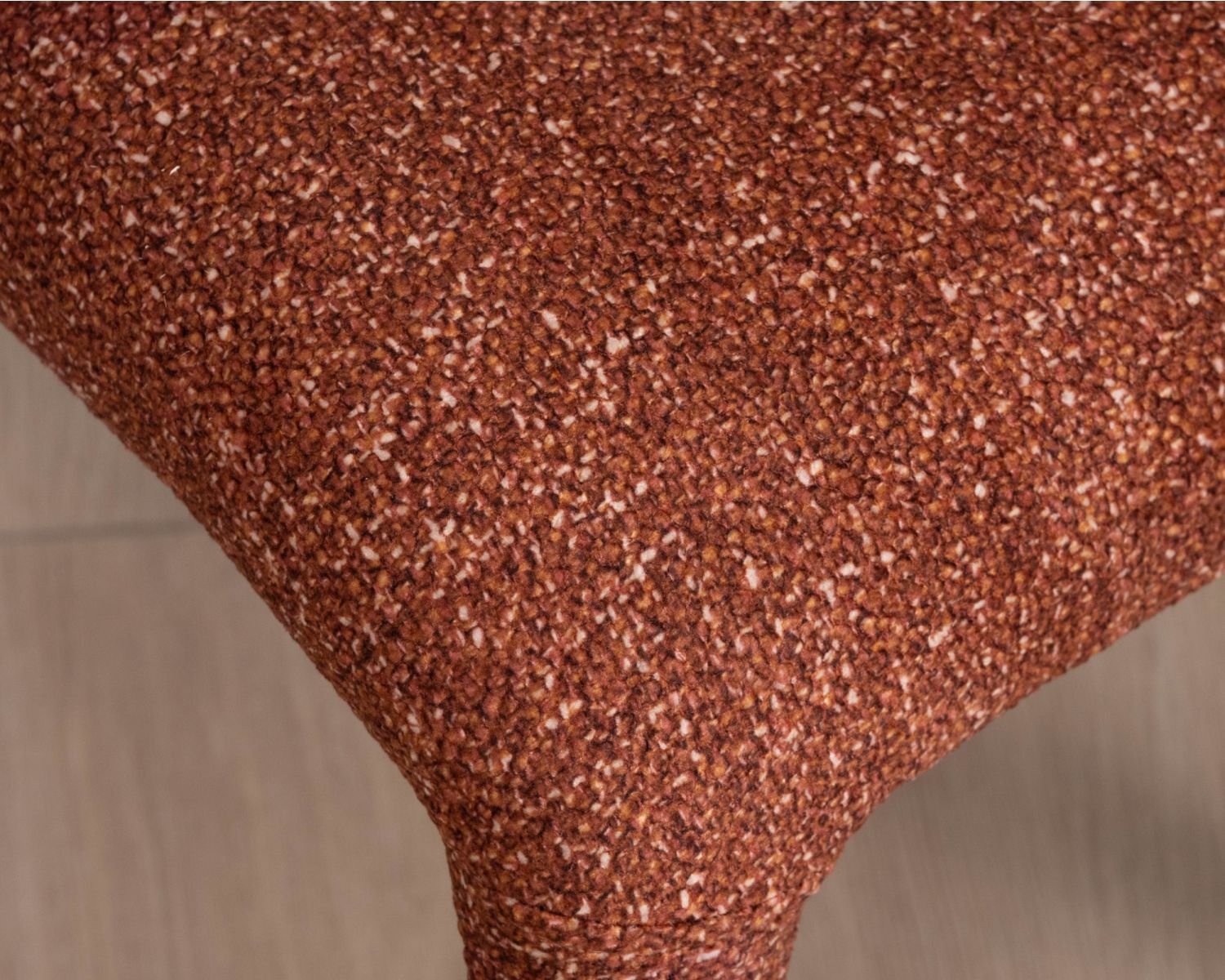 Lot de 2 chaises contemporaines avec habillage intégral en tissu terracotta “Milano”