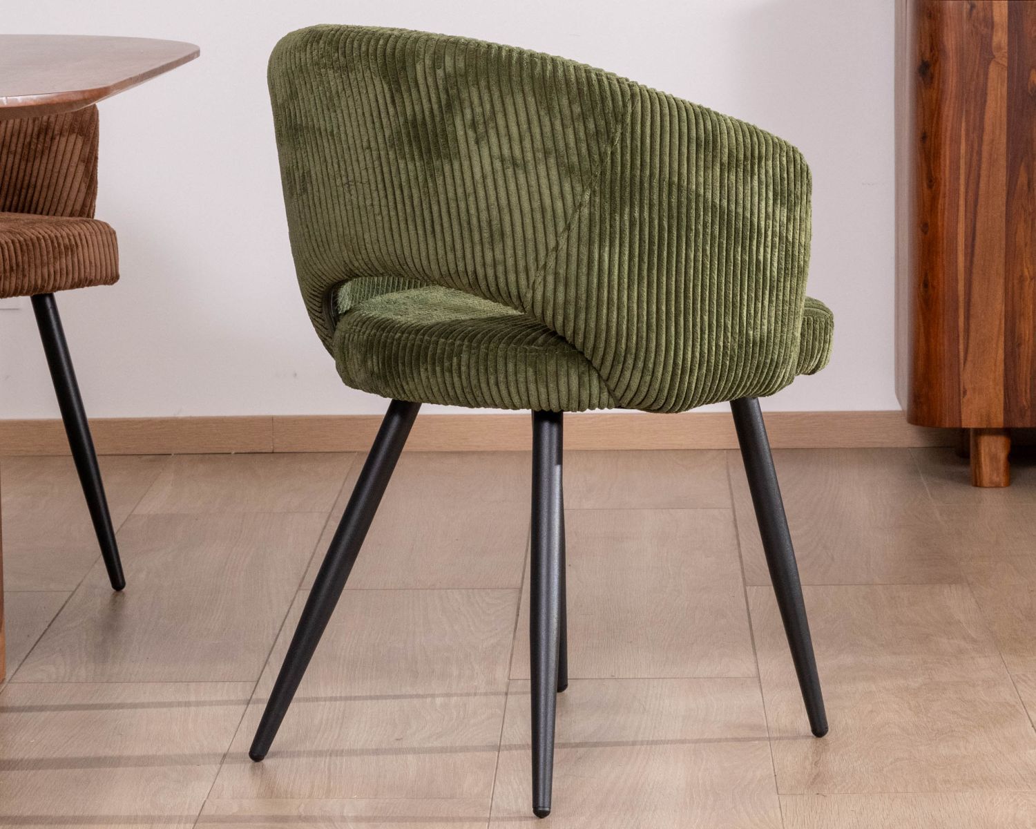 Lot de 2 chaises de repas en velours côtelé kaki et pieds métal "Sonate"