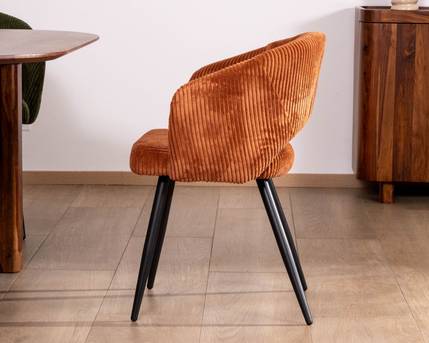 Lot de 2 chaises de repas en velours rouille et pieds métal "Sonate"