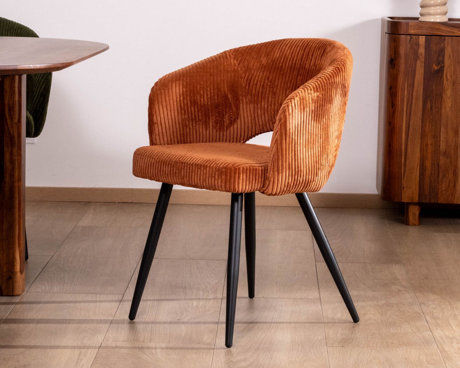 Lot de 2 chaises de repas en velours rouille et pieds métal "Sonate"