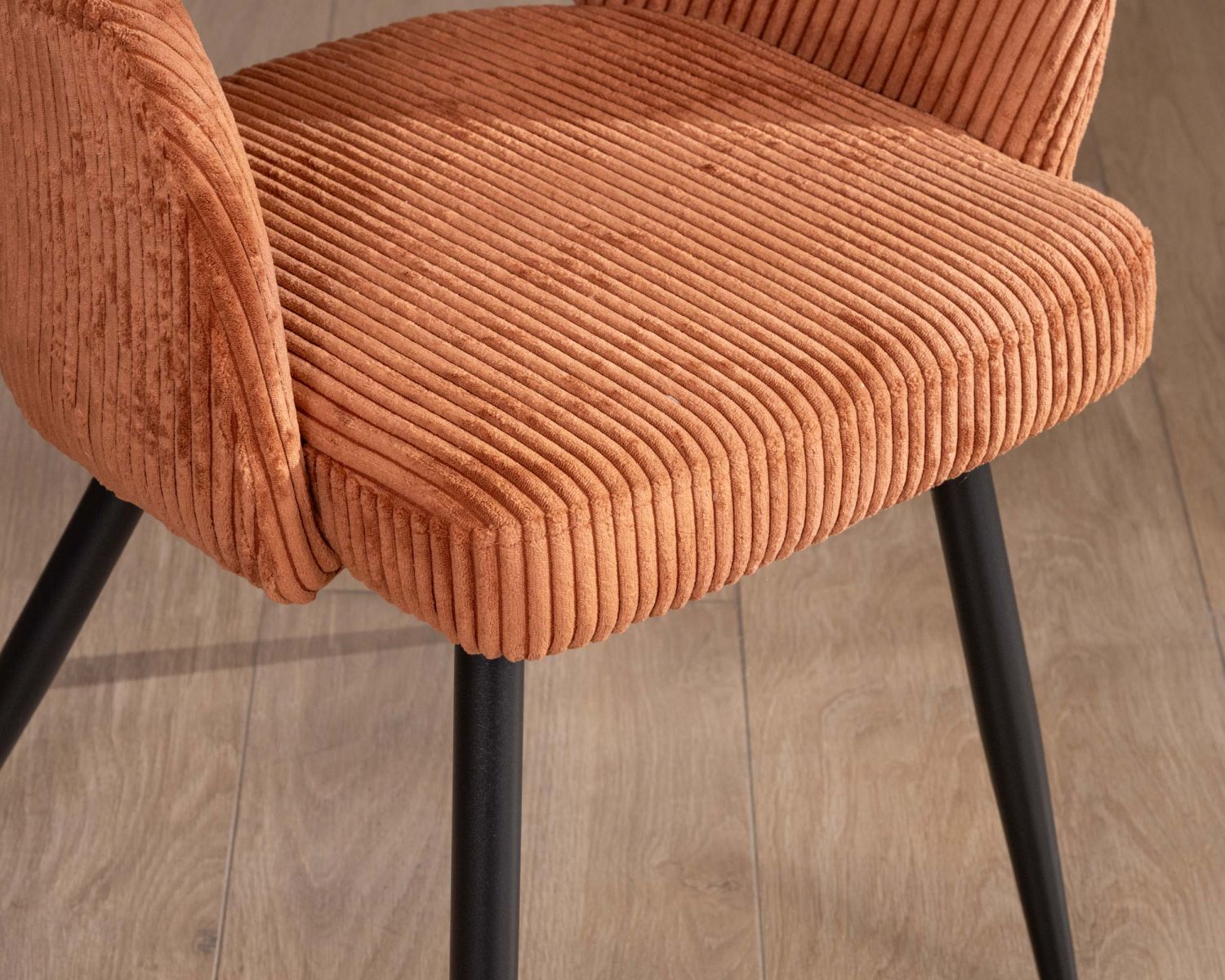 Lot de 2 chaises de repas en velours rouille et pieds métal "Sonate"