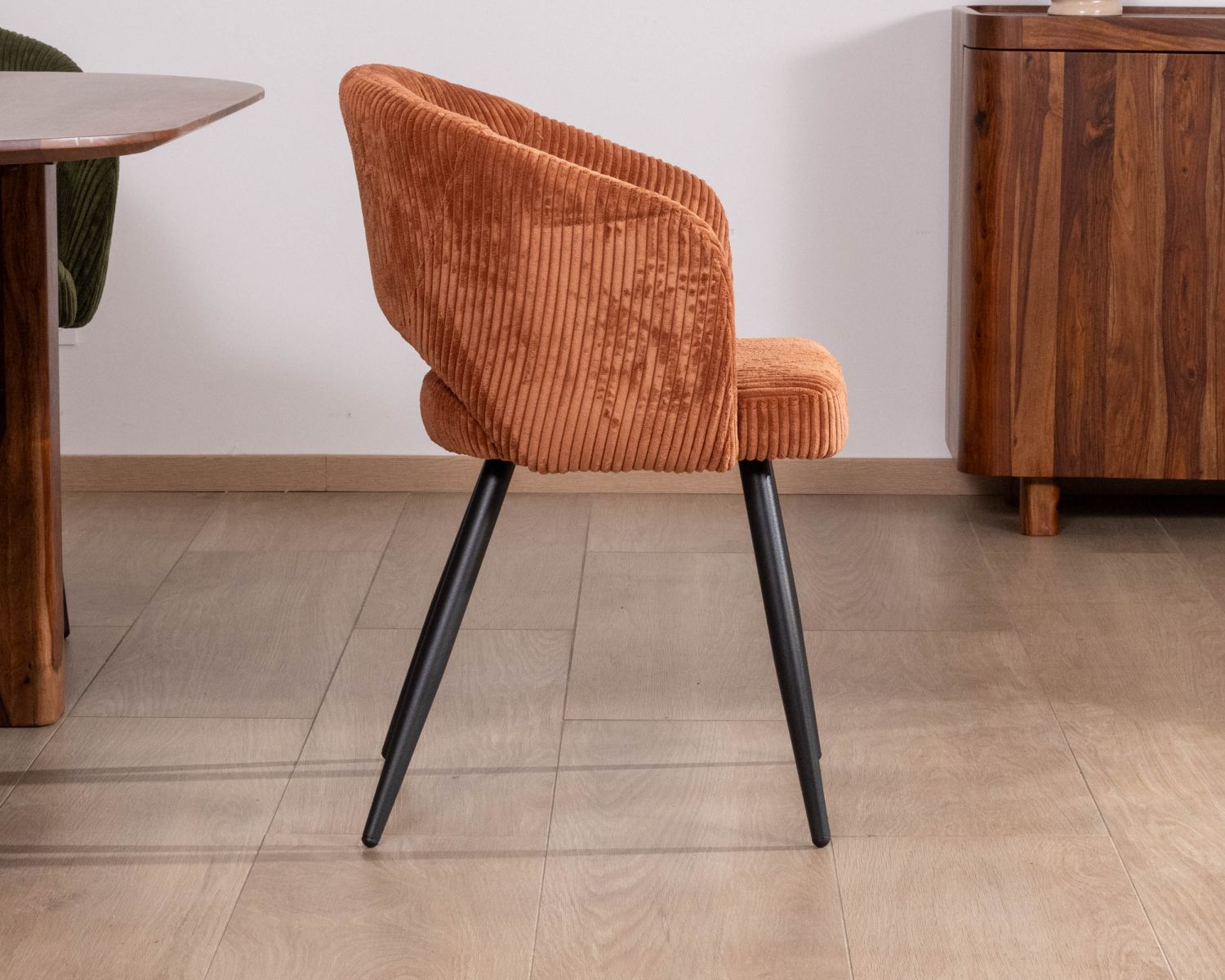 Lot de 2 chaises de repas en velours rouille et pieds métal "Sonate"