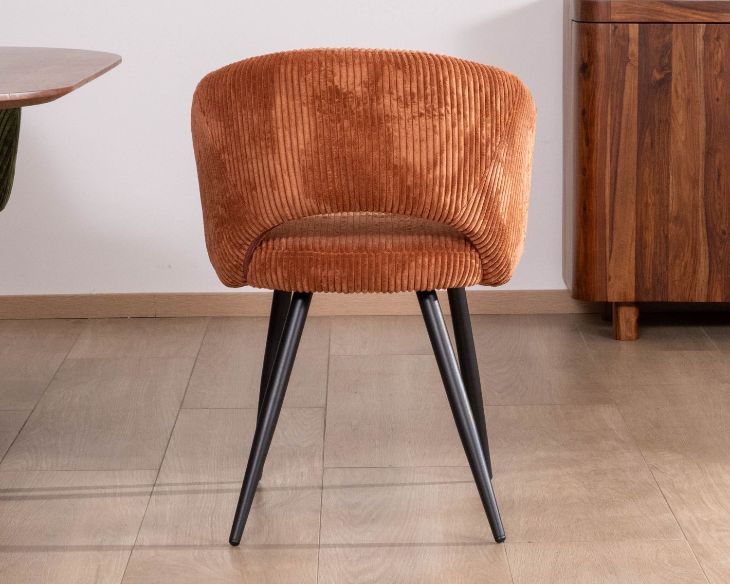 Lot de 2 chaises de repas en velours rouille et pieds métal "Sonate"