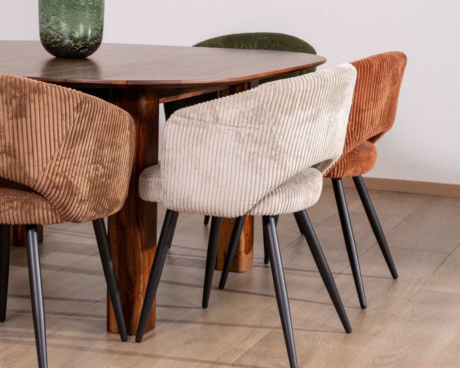 Lot de 2 chaises de repas en velours côtelé kaki et pieds métal "Sonate"
