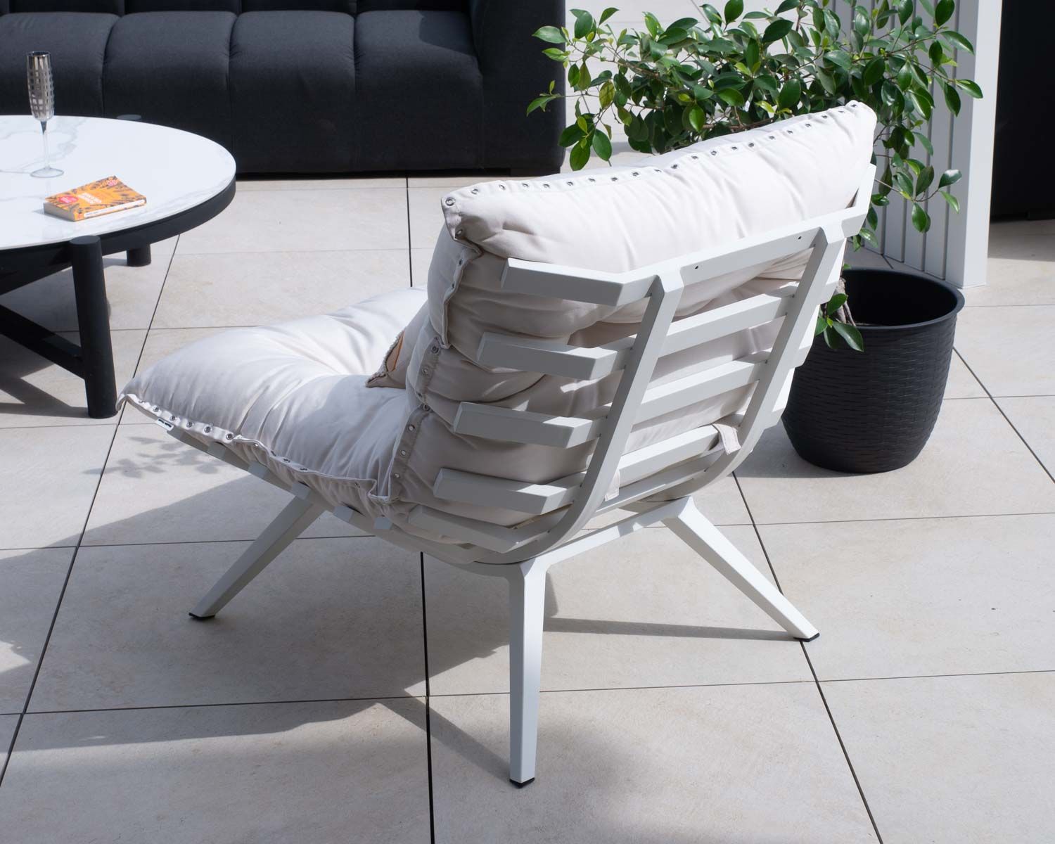 Fauteuil d'extérieur blanc avec repose-pieds modulaire structure aluminium blanche "Lisca"