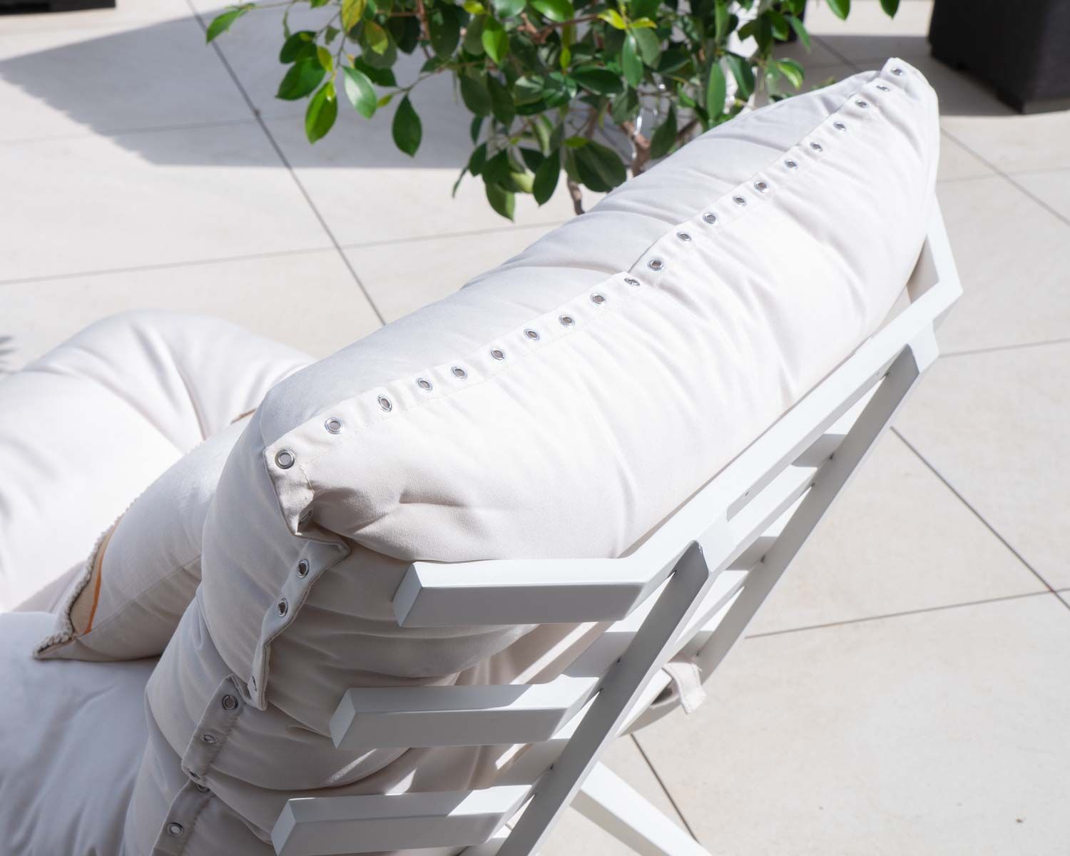 Fauteuil d'extérieur blanc avec repose-pieds modulaire structure aluminium blanche "Lisca"