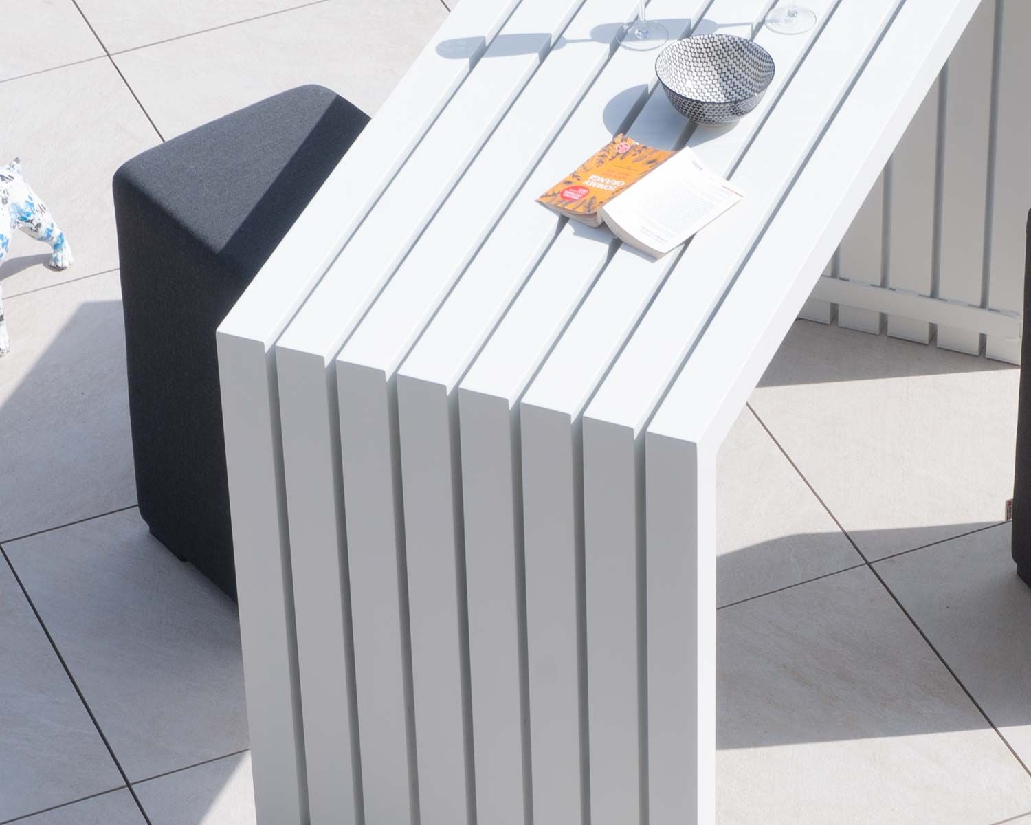 Table haute design en aluminium blanc 160cm "Java Island"