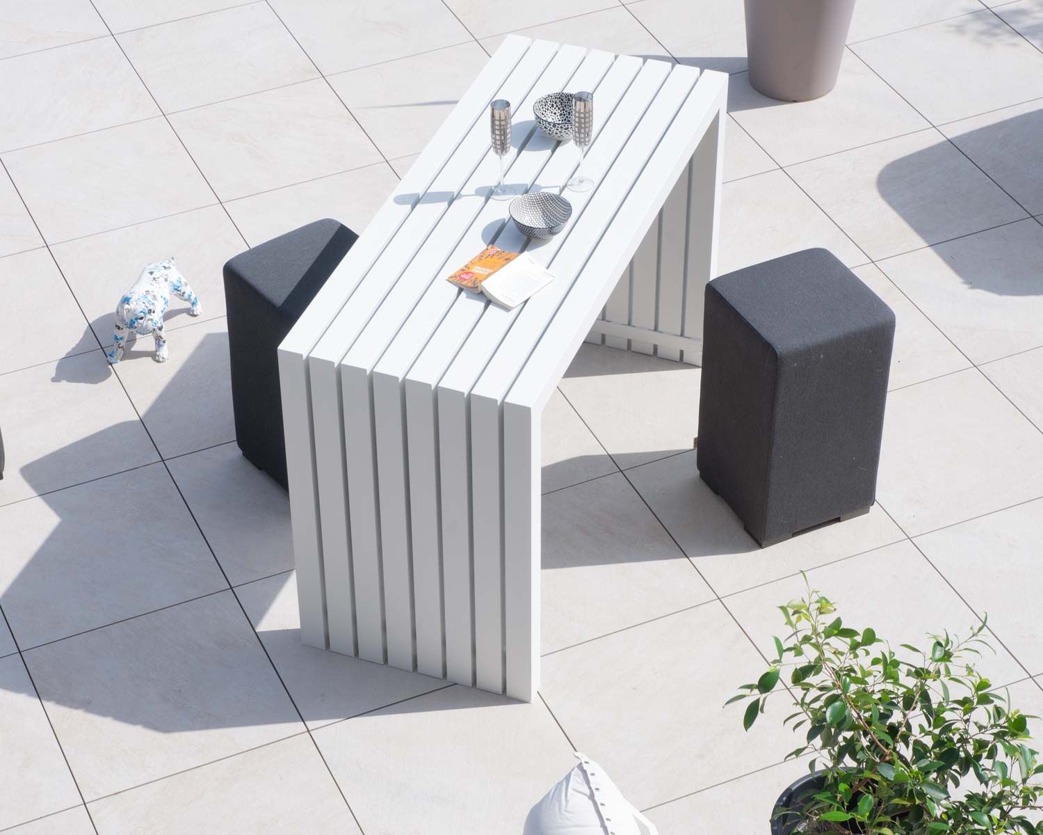 Table haute design en aluminium blanc 160cm "Java Island"