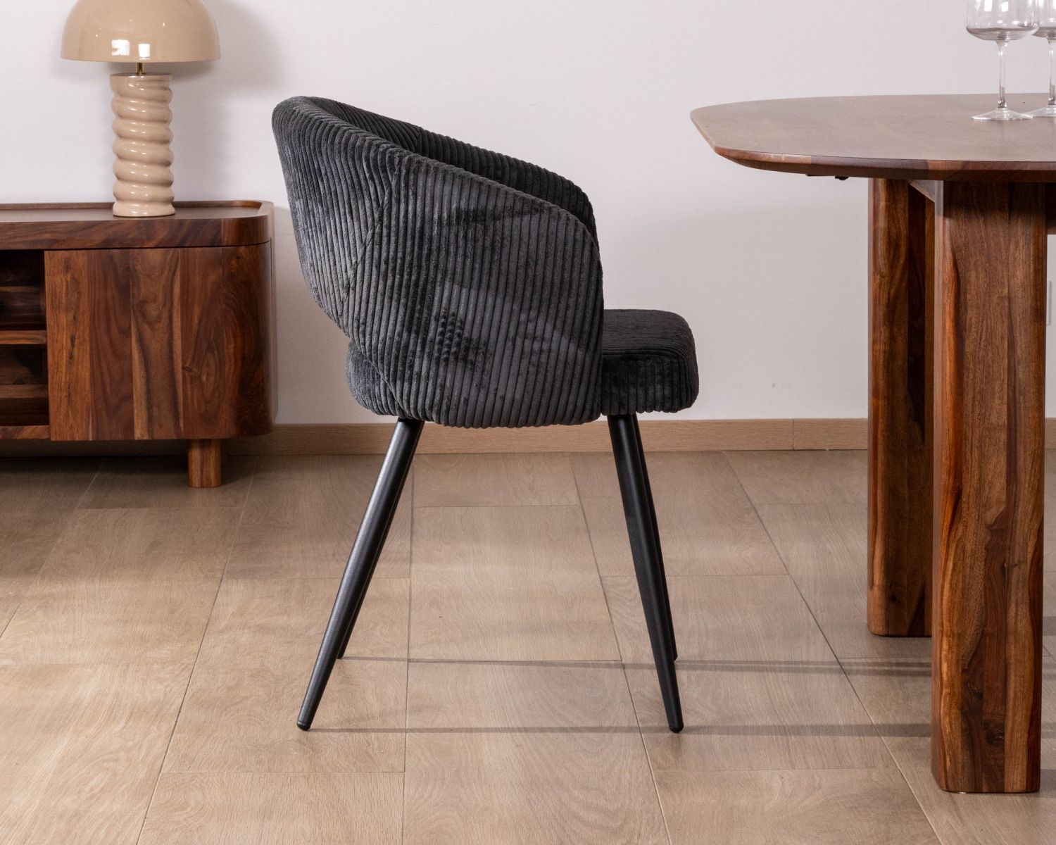 Lot de 2 chaises de repas en velours côtelé anthracite et pieds métal noir vintage "Sonate"