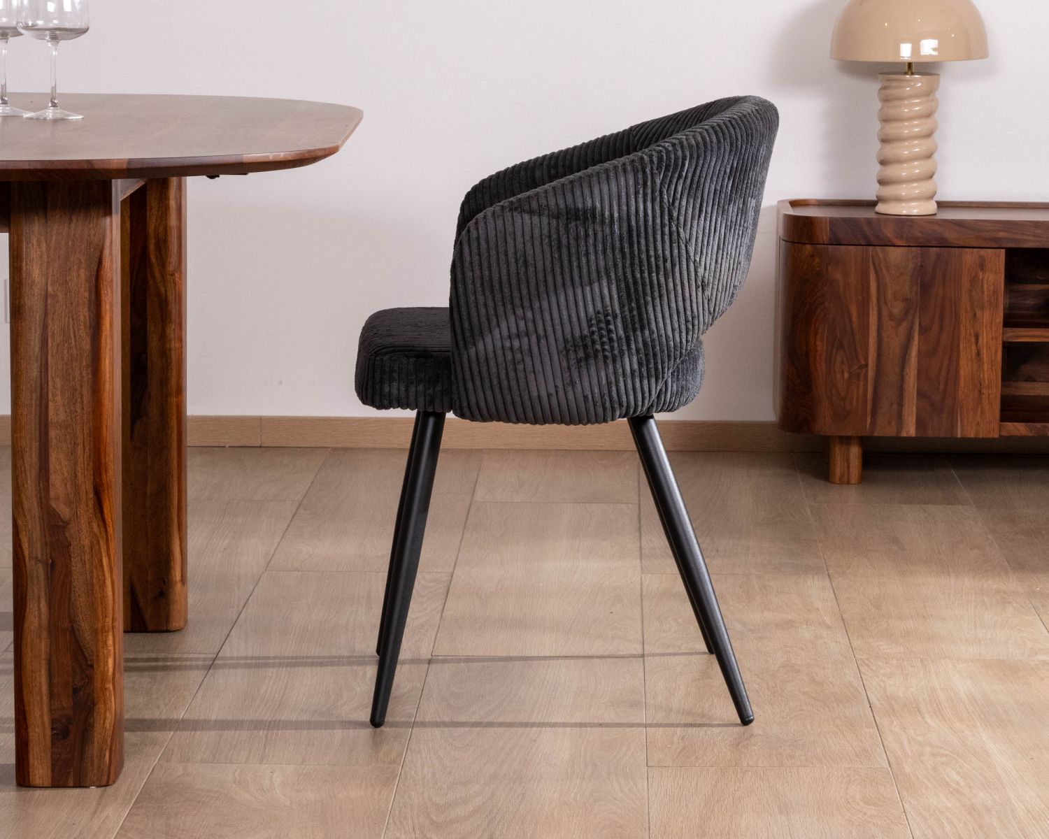 Lot de 2 chaises de repas en velours côtelé anthracite et pieds métal noir vintage "Sonate"