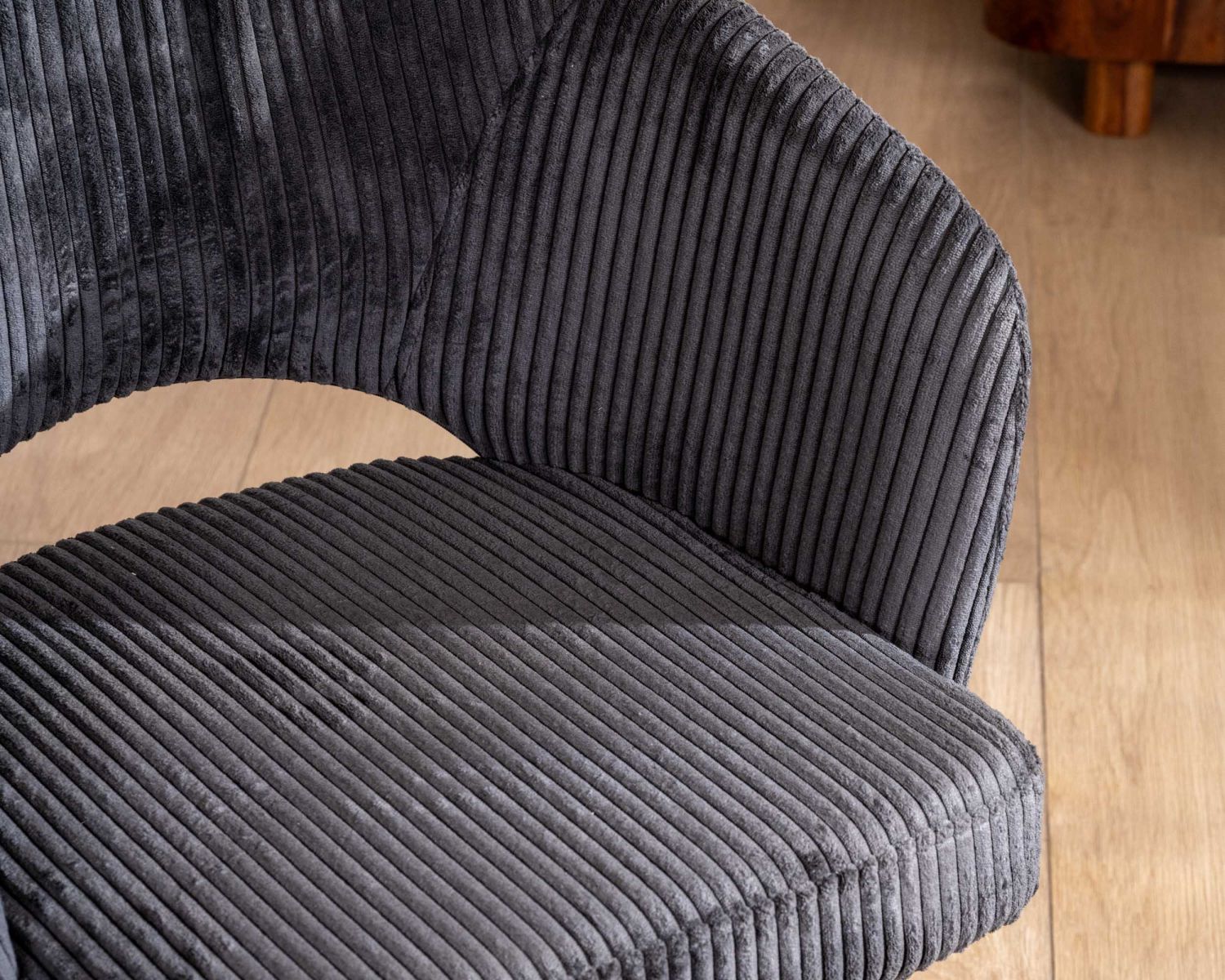 Lot de 2 chaises de repas en velours côtelé anthracite et pieds métal noir vintage "Sonate"