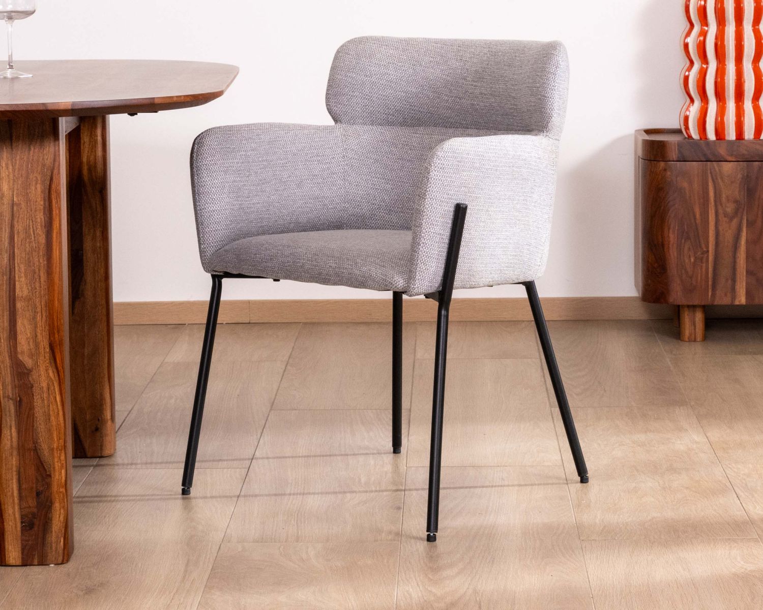 Lot de 2 chaises de repas contemporaines "Riméno" en tissu gris et pieds en métal