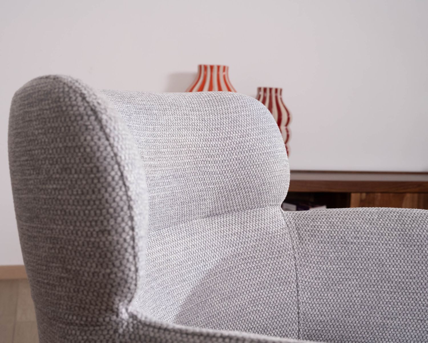 Lot de 2 chaises de repas contemporaines "Riméno" en tissu gris et pieds en métal