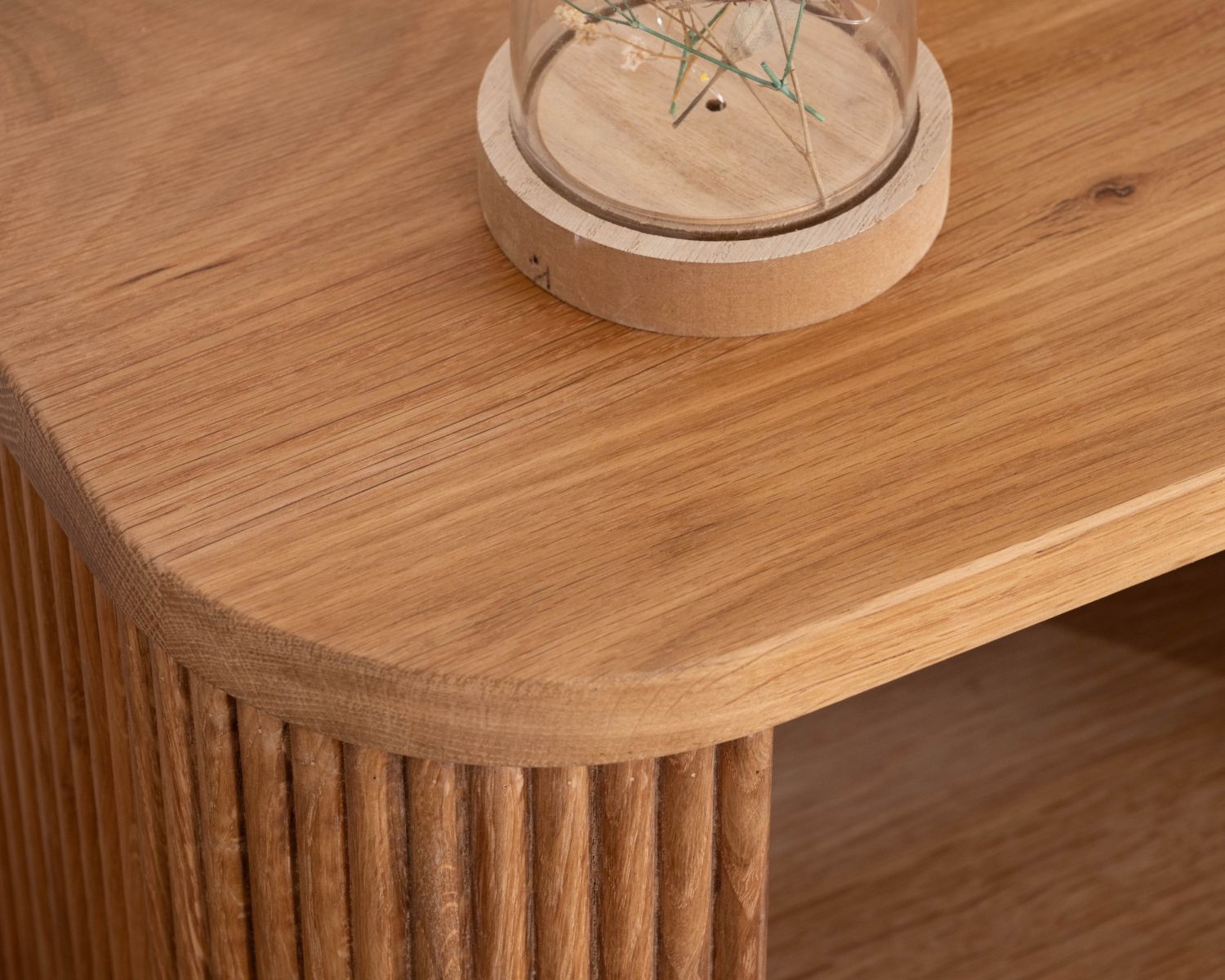 Table de chevet en chêne huilé à relief strié 1 tiroir “Winton”