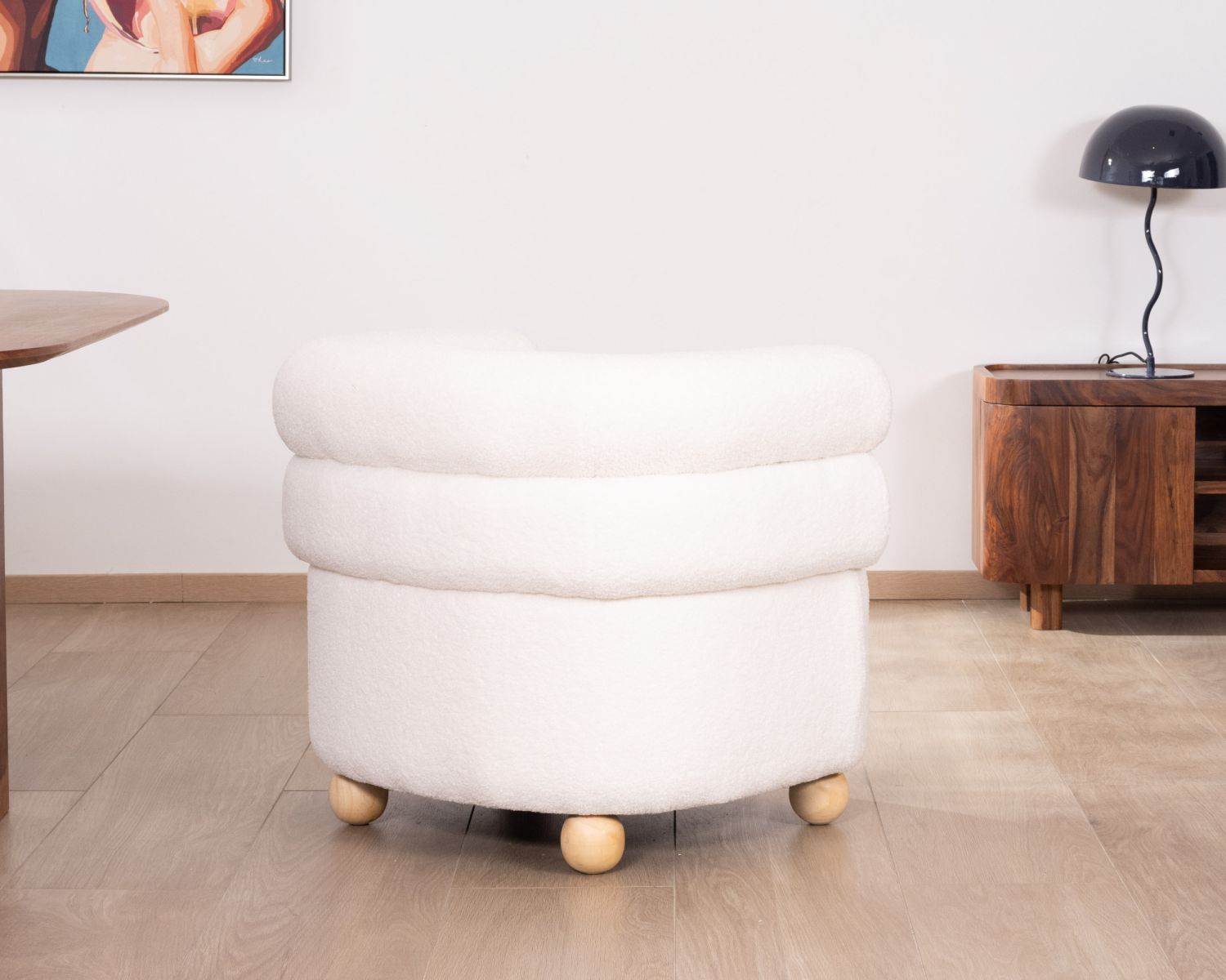 Petite chauffeuse en tissu bouclette blanc design 70's "Wala"