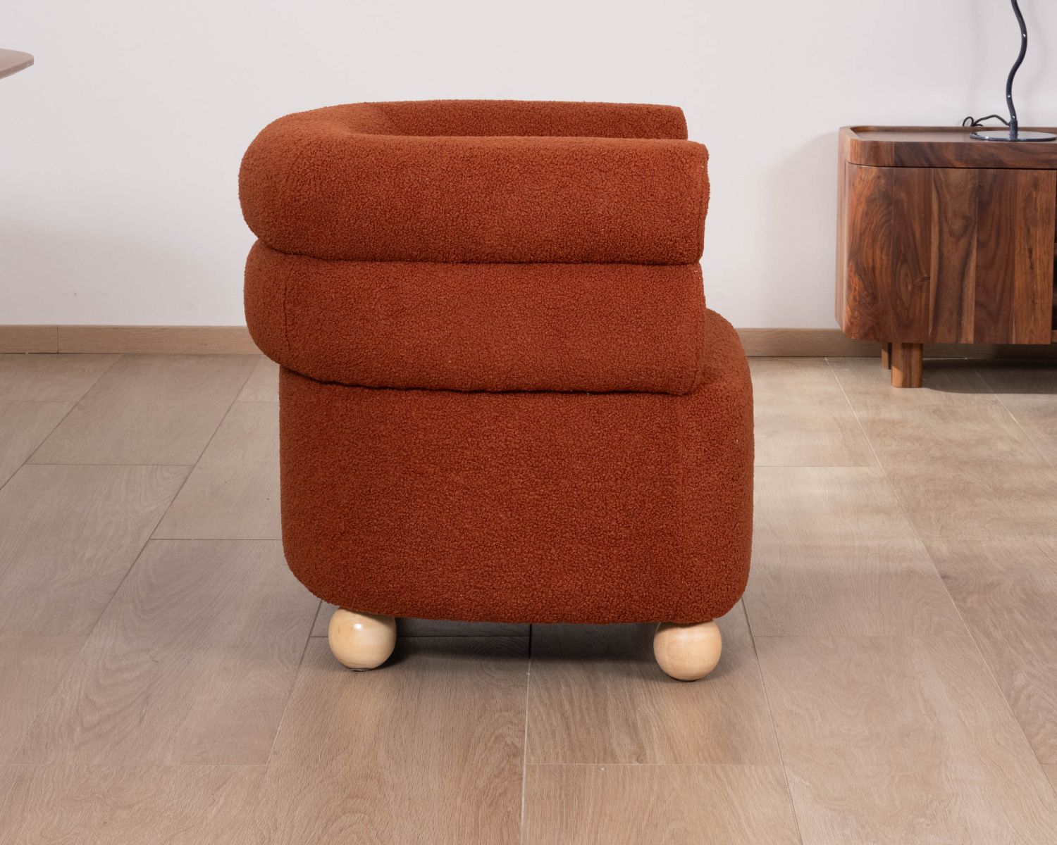 Petite chauffeuse enveloppante design vintage "Wala" en tissu terracotta