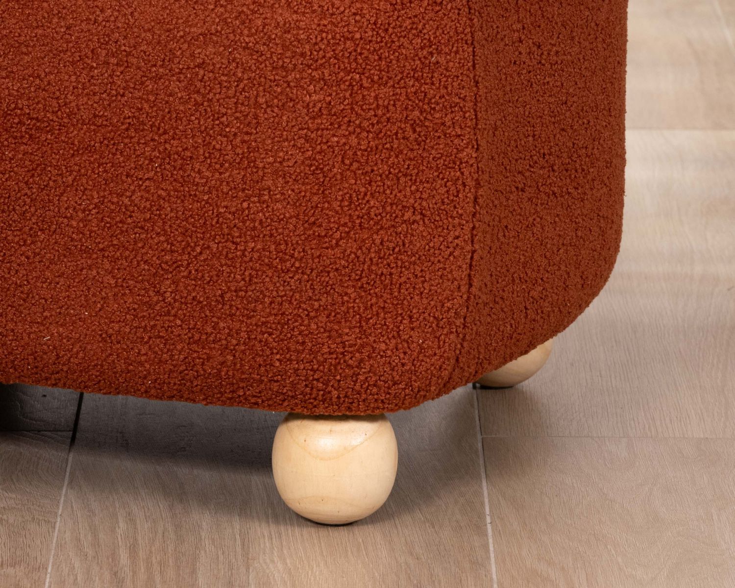 Petite chauffeuse enveloppante design vintage "Wala" en tissu terracotta