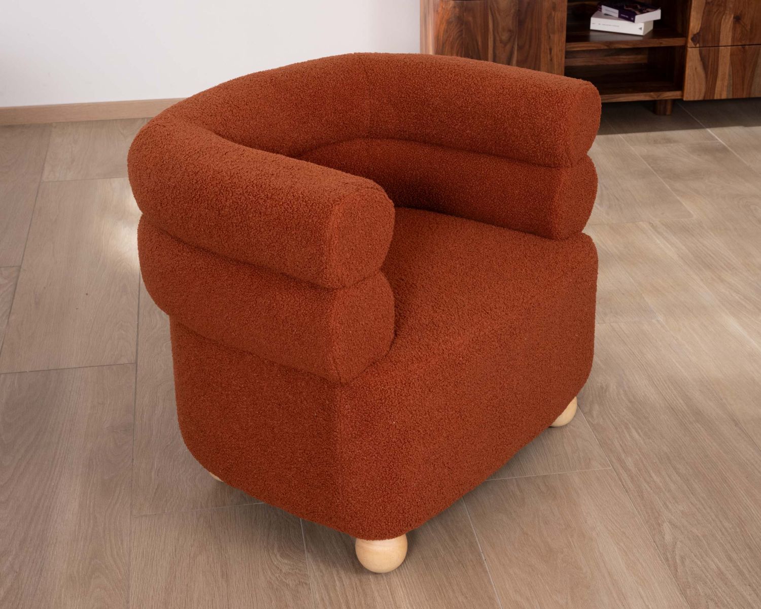 Petite chauffeuse enveloppante design vintage "Wala" en tissu terracotta