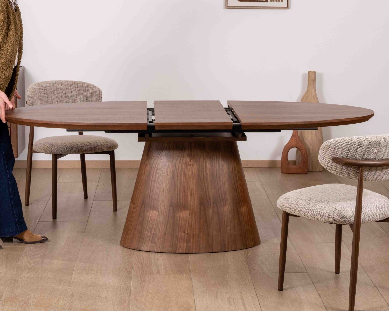 Table de repas extensible 160–200 cm teinte noyer "Oria" forme ovale