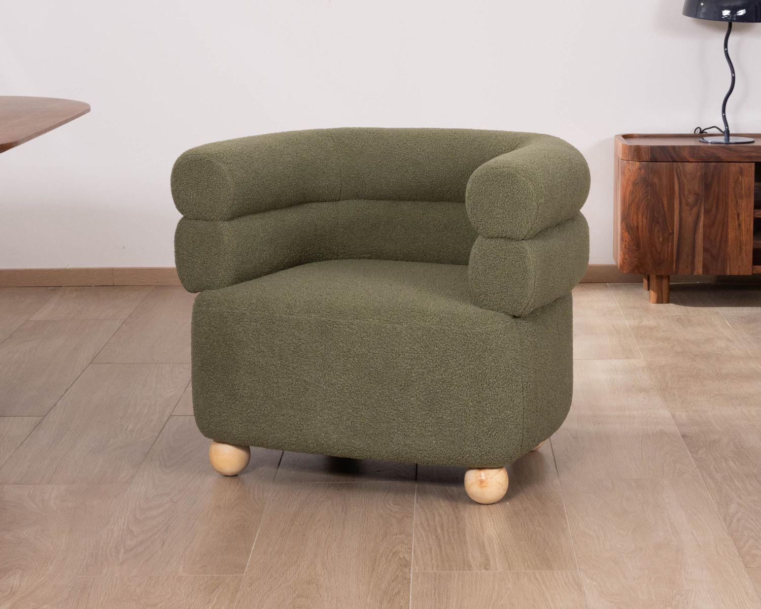Petite chauffeuse style retro "Wala" en tissu vert kaki