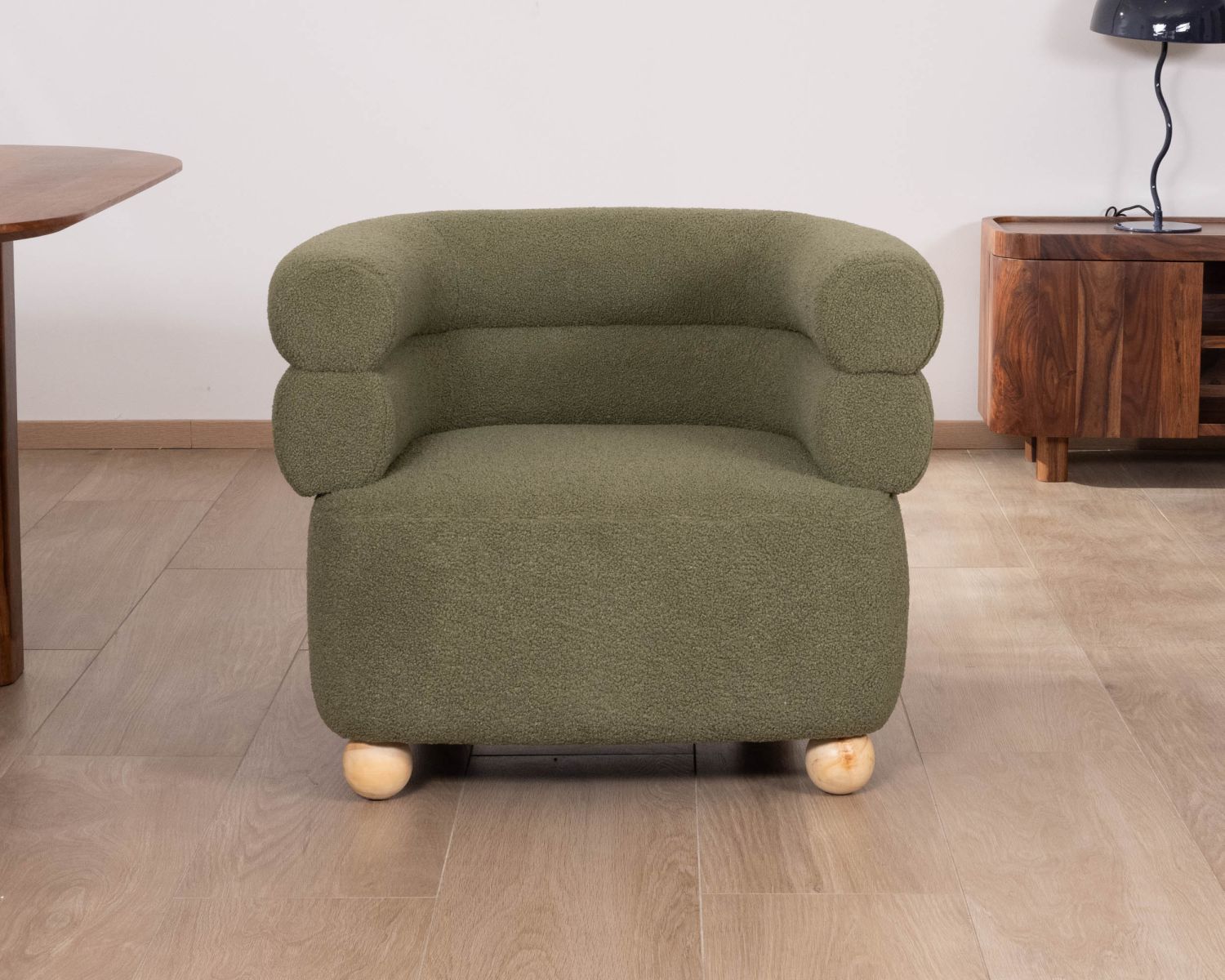 Petite chauffeuse style retro "Wala" en tissu vert kaki