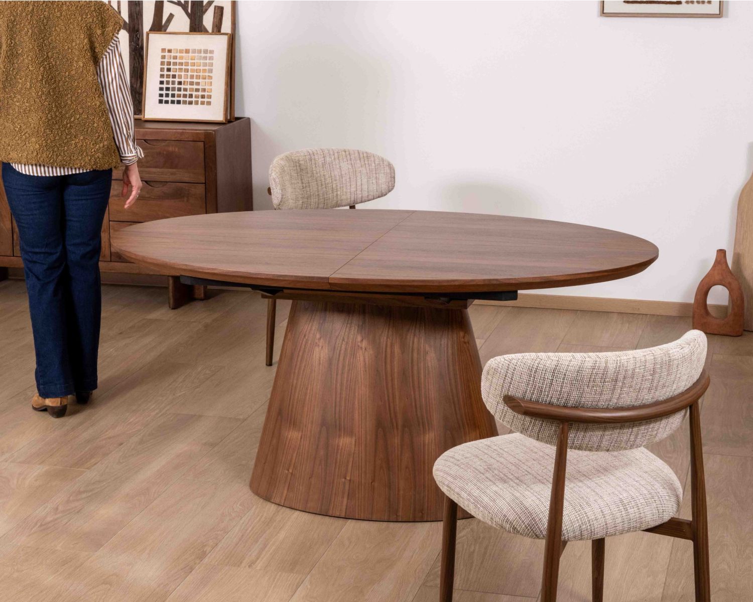 Table de repas extensible 160–200 cm teinte noyer "Oria" forme ovale