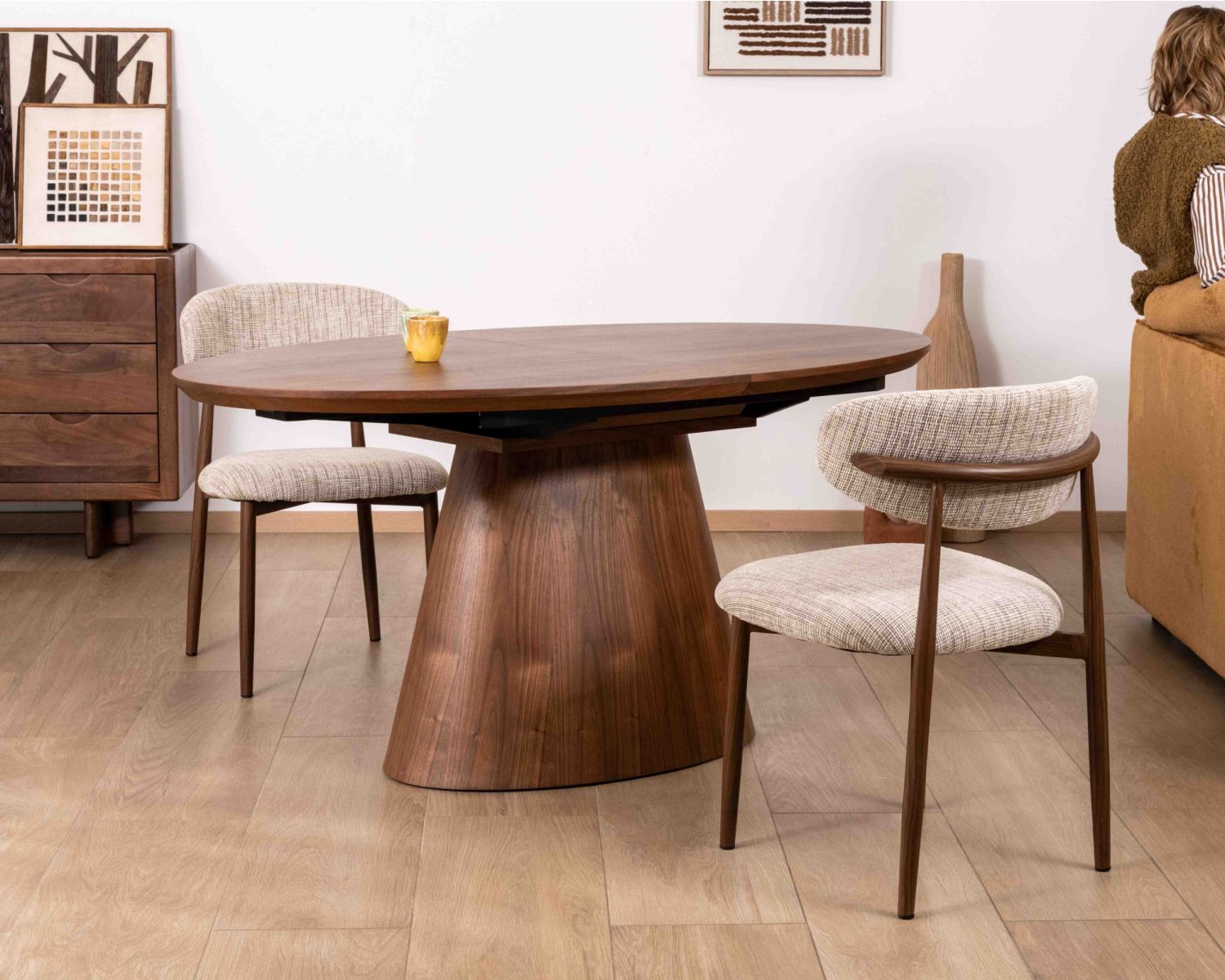 Table de repas extensible 160–200 cm teinte noyer "Oria" forme ovale