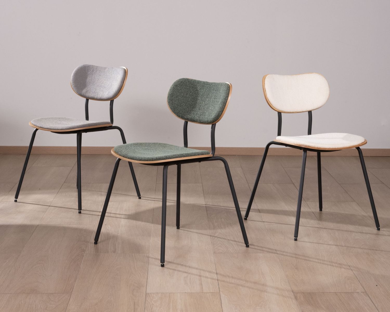 Lot de 4 chaises de repas rétro assise bois et tissu gris "Lino"