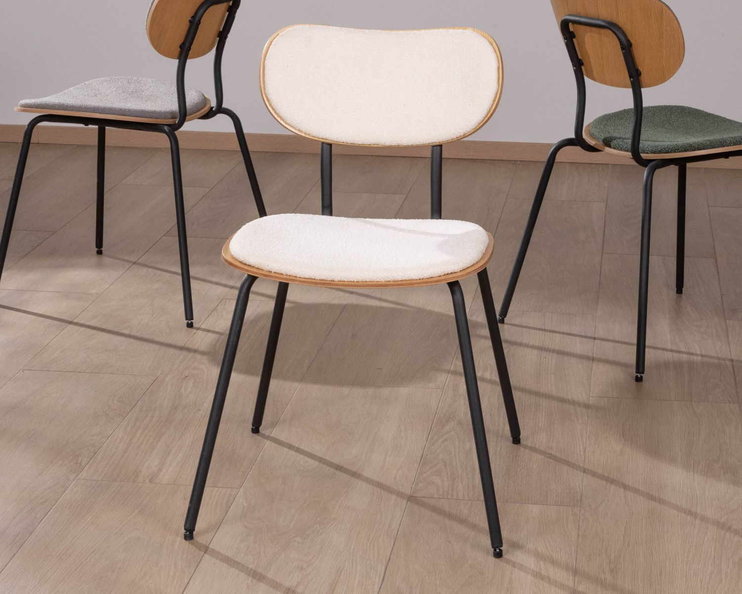 Lot de 4 chaises de repas "Lino" style rétro en tissu écru
