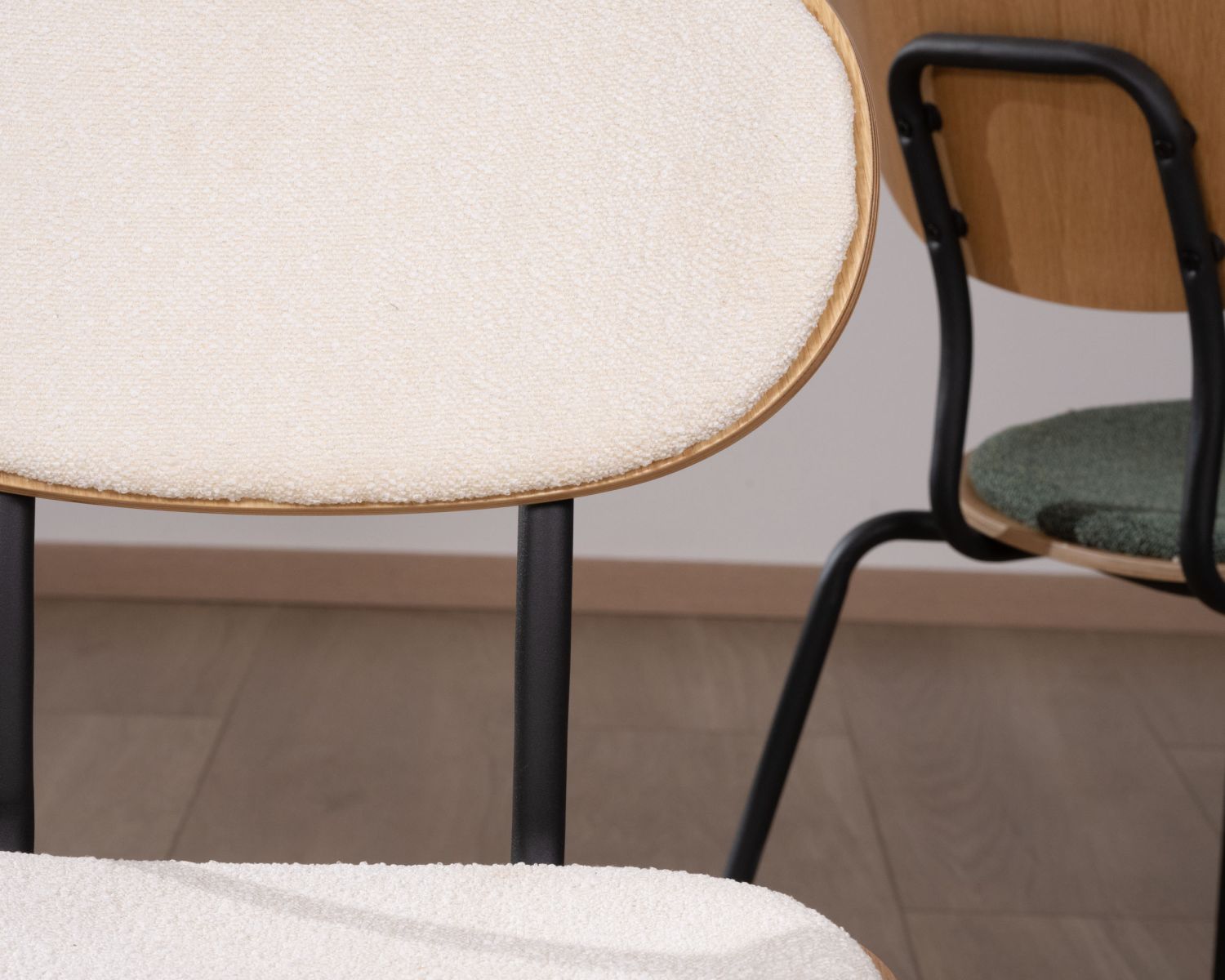 Lot de 4 chaises de repas "Lino" style rétro en tissu écru