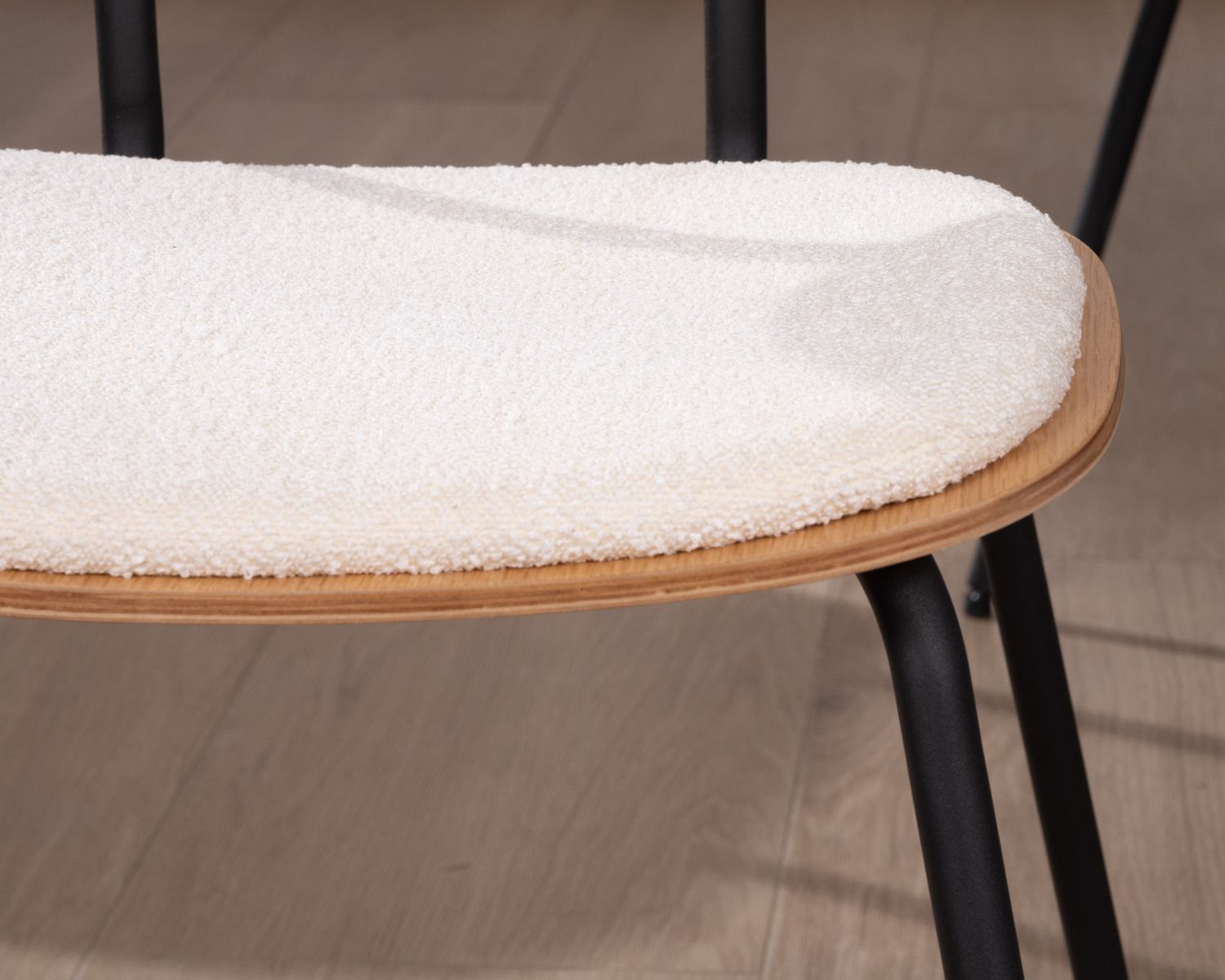 Lot de 4 chaises de repas "Lino" style rétro en tissu écru