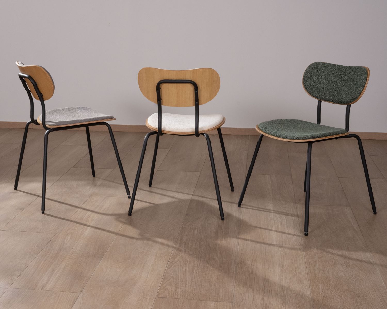 Lot de 4 chaises de repas "Lino" style rétro en tissu écru