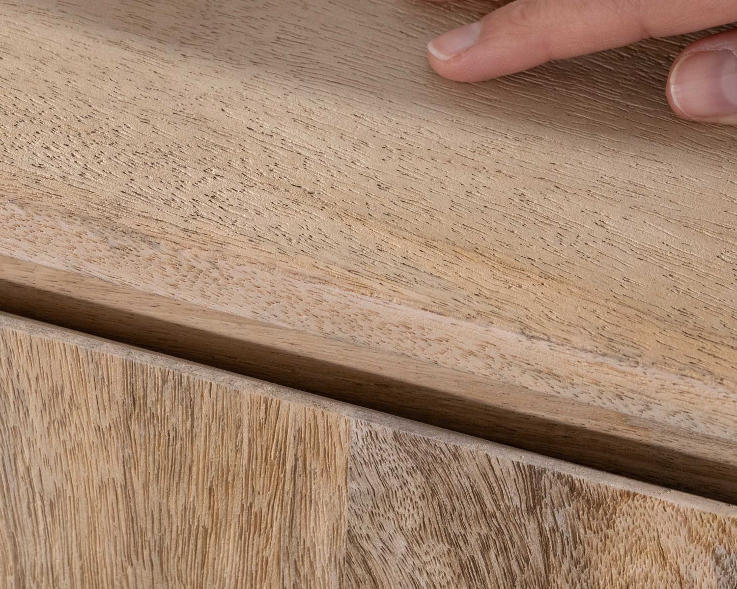 Buffet épuré en manguier massif 180 cm 3 portes et tiroirs "Gola"