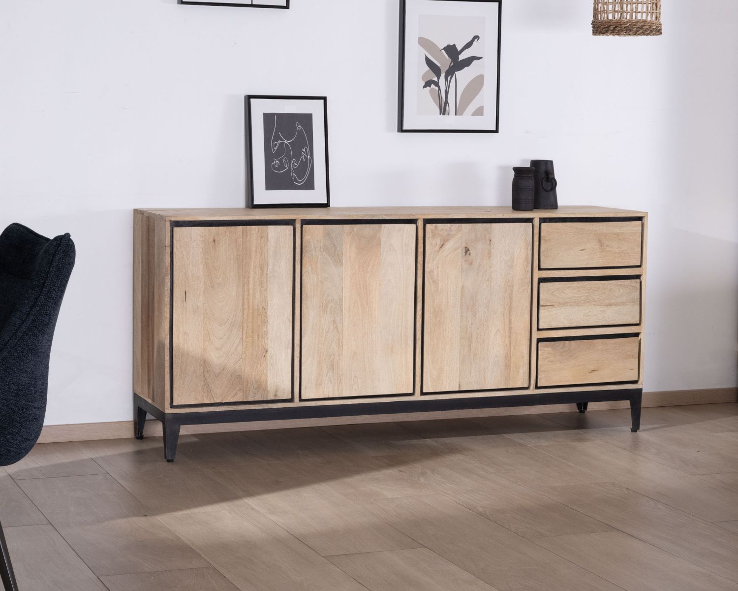 Buffet épuré bicolore en manguier naturel et noir 180 cm "Bocca" 3 portes et tiroirs