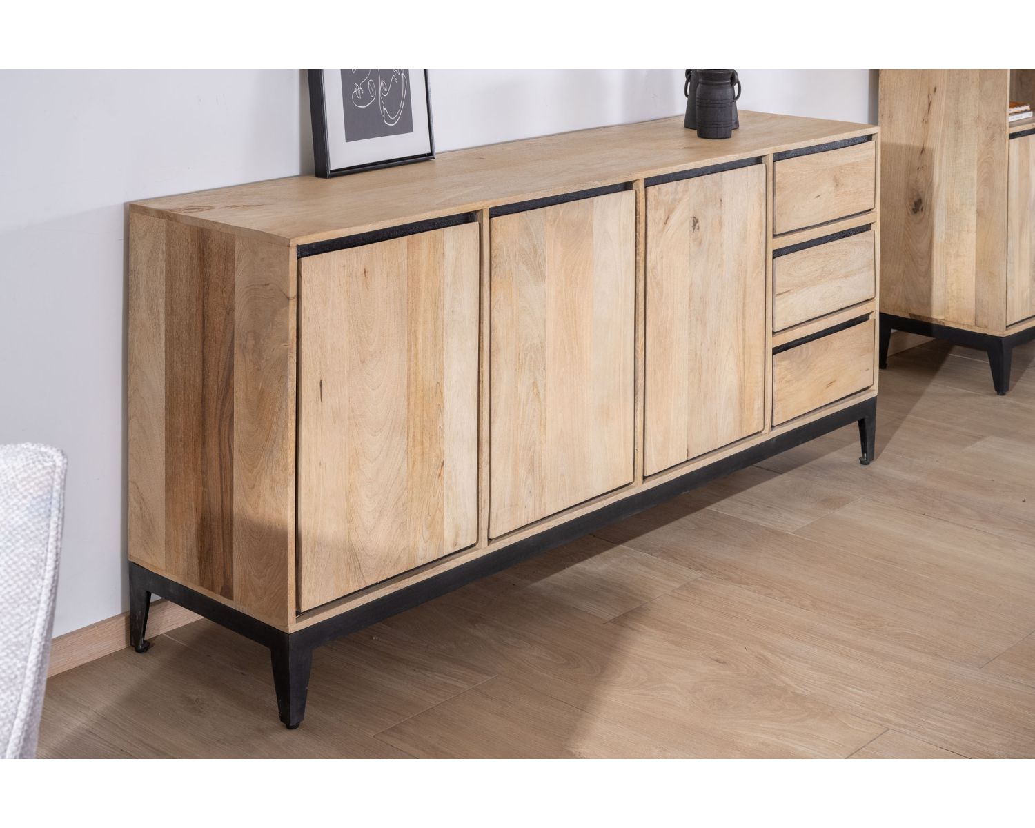 Buffet épuré bicolore en manguier naturel et noir 180 cm "Bocca" 3 portes et tiroirs