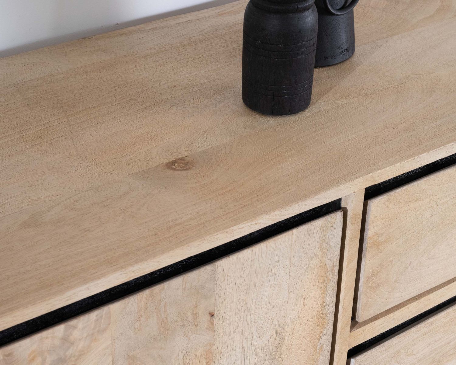 Buffet épuré bicolore en manguier naturel et noir 180 cm "Bocca" 3 portes et tiroirs