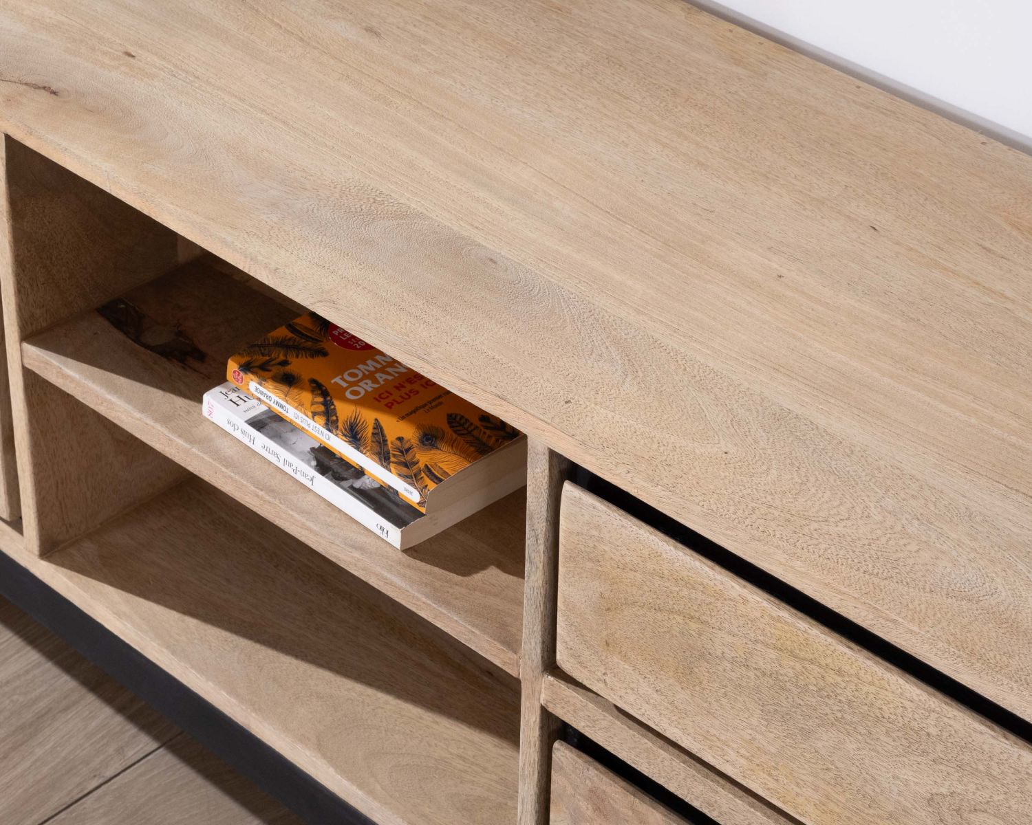 Grand meuble TV bicolore en manguier avec portes, niches et tiroirs "Bocca" 180 cm