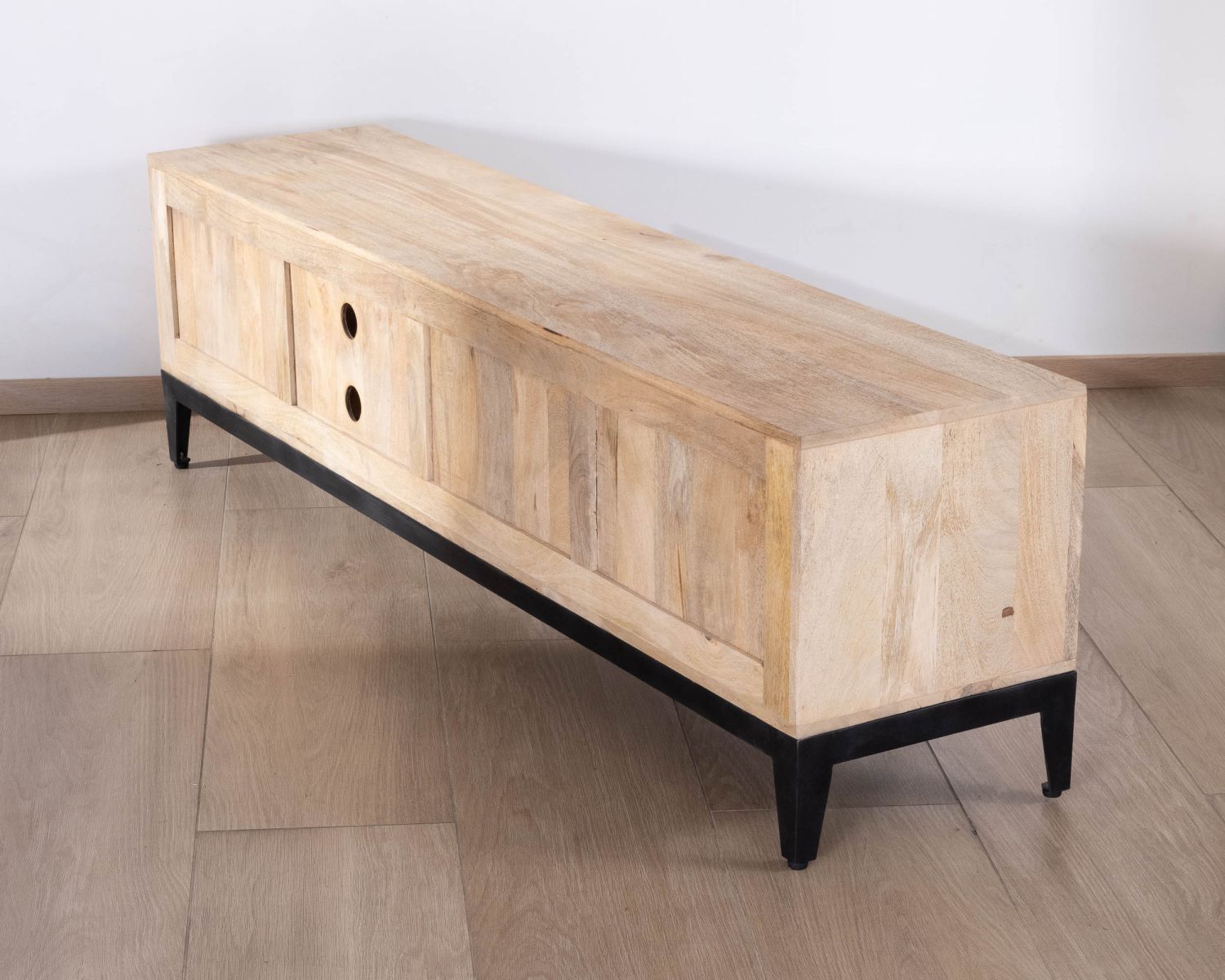 Grand meuble TV bicolore en manguier avec portes, niches et tiroirs "Bocca" 180 cm