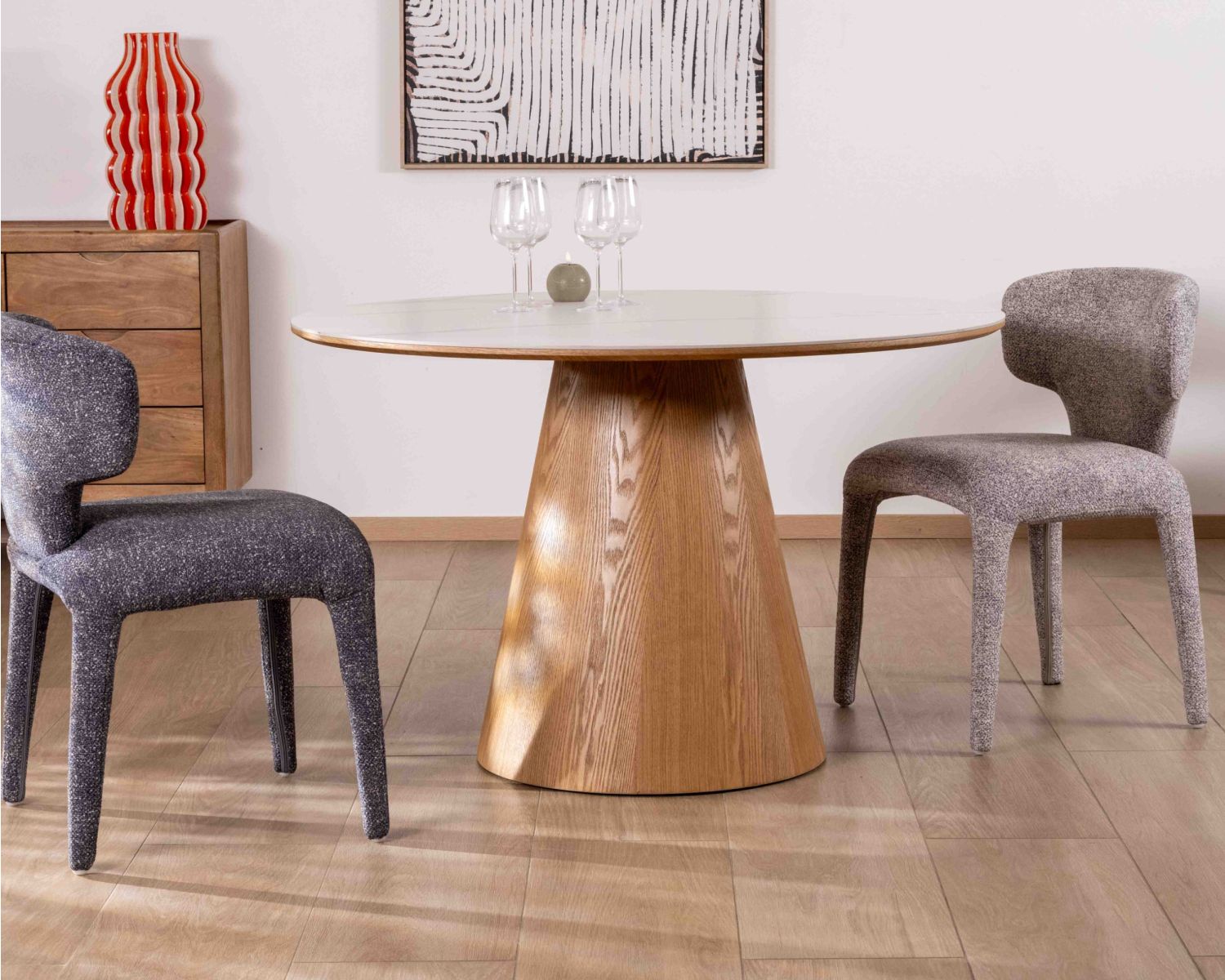 Table ronde 120 cm plateau céramique blanc effet marbre "Oria" piètement aspect chêne