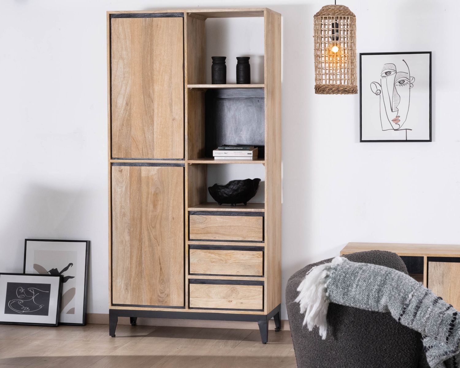 Meuble de rangement haut en manguier naturel et noir design épuré "Bocca"