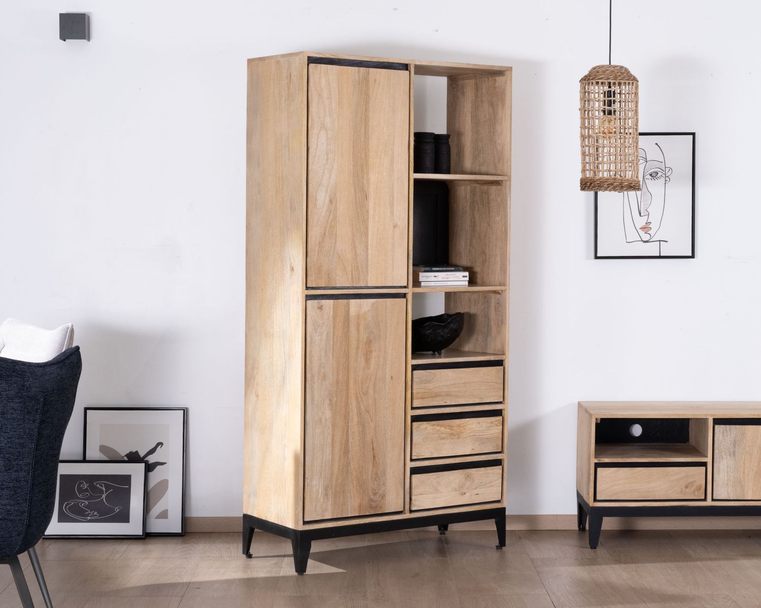 Meuble de rangement haut en manguier naturel et noir design épuré "Bocca"