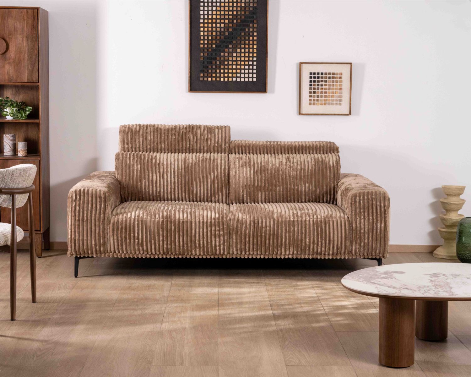 Canapé 3 places en velours larges côtes camel “Utsun” avec têtières relevables