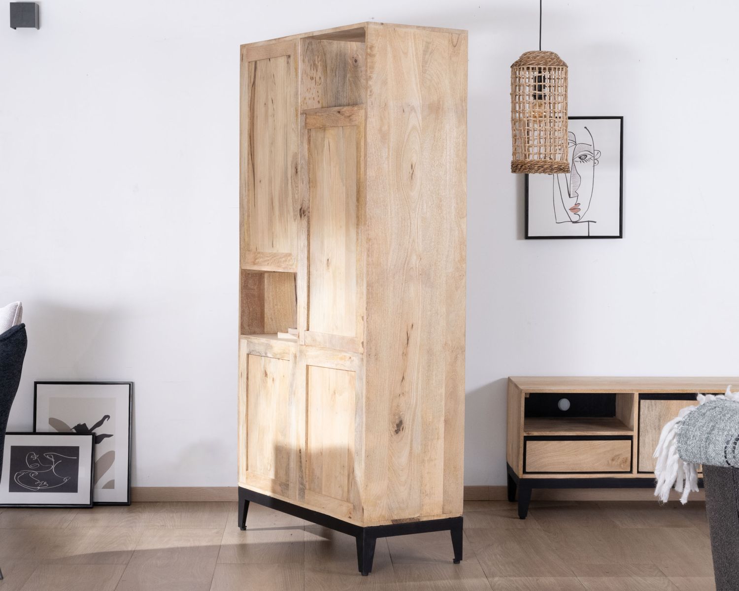 Bibliothèque design déstructuré en manguier avec liserés noirs "Bocca"