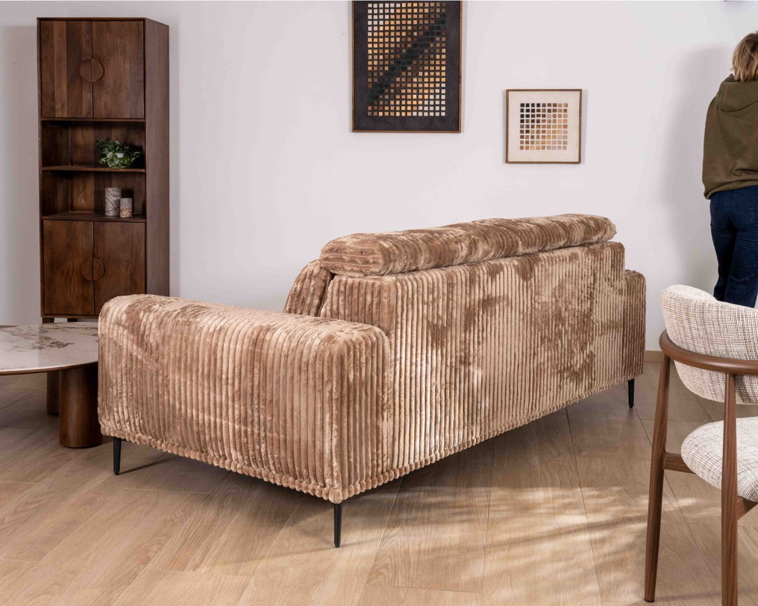 Canapé 3 places en velours larges côtes camel “Utsun” avec têtières relevables