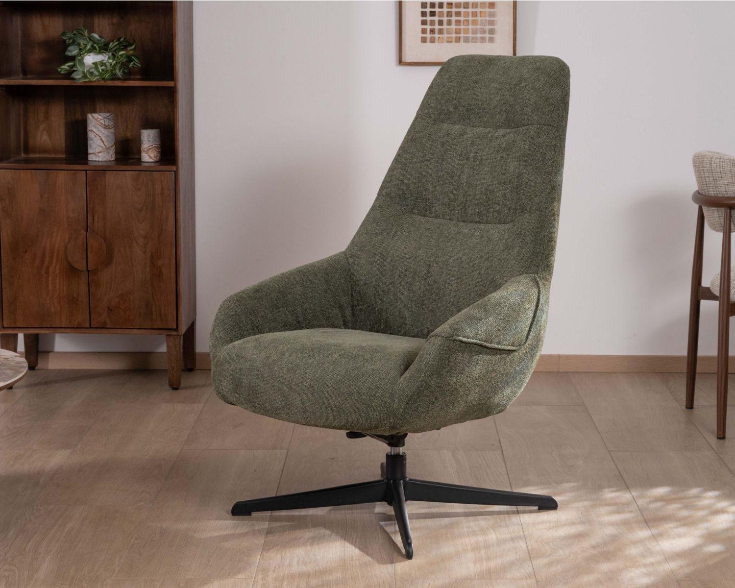 Fauteuil pivotant en tissu bouclette vert kaki “Mado" esprit nature et confort généreux