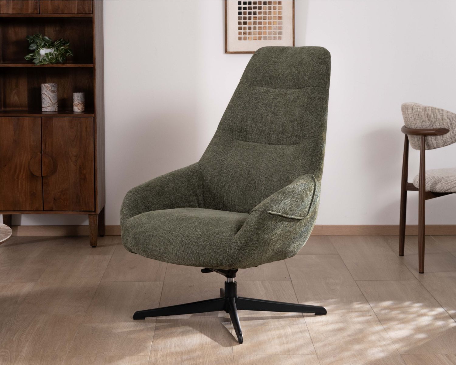 Fauteuil pivotant en tissu bouclette vert kaki “Mado" esprit nature et confort généreux
